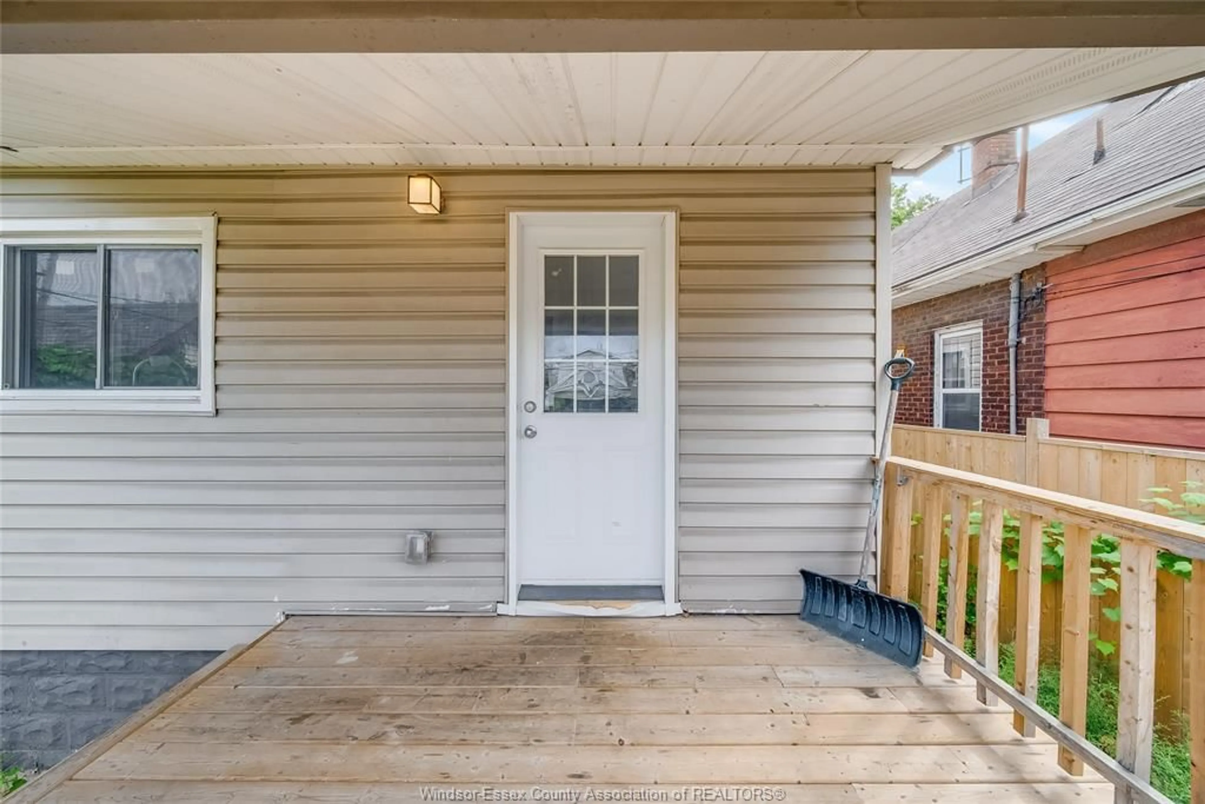 Indoor entryway, wood floors for 467 MCKAY Ave, Windsor Ontario N9B 1Z7