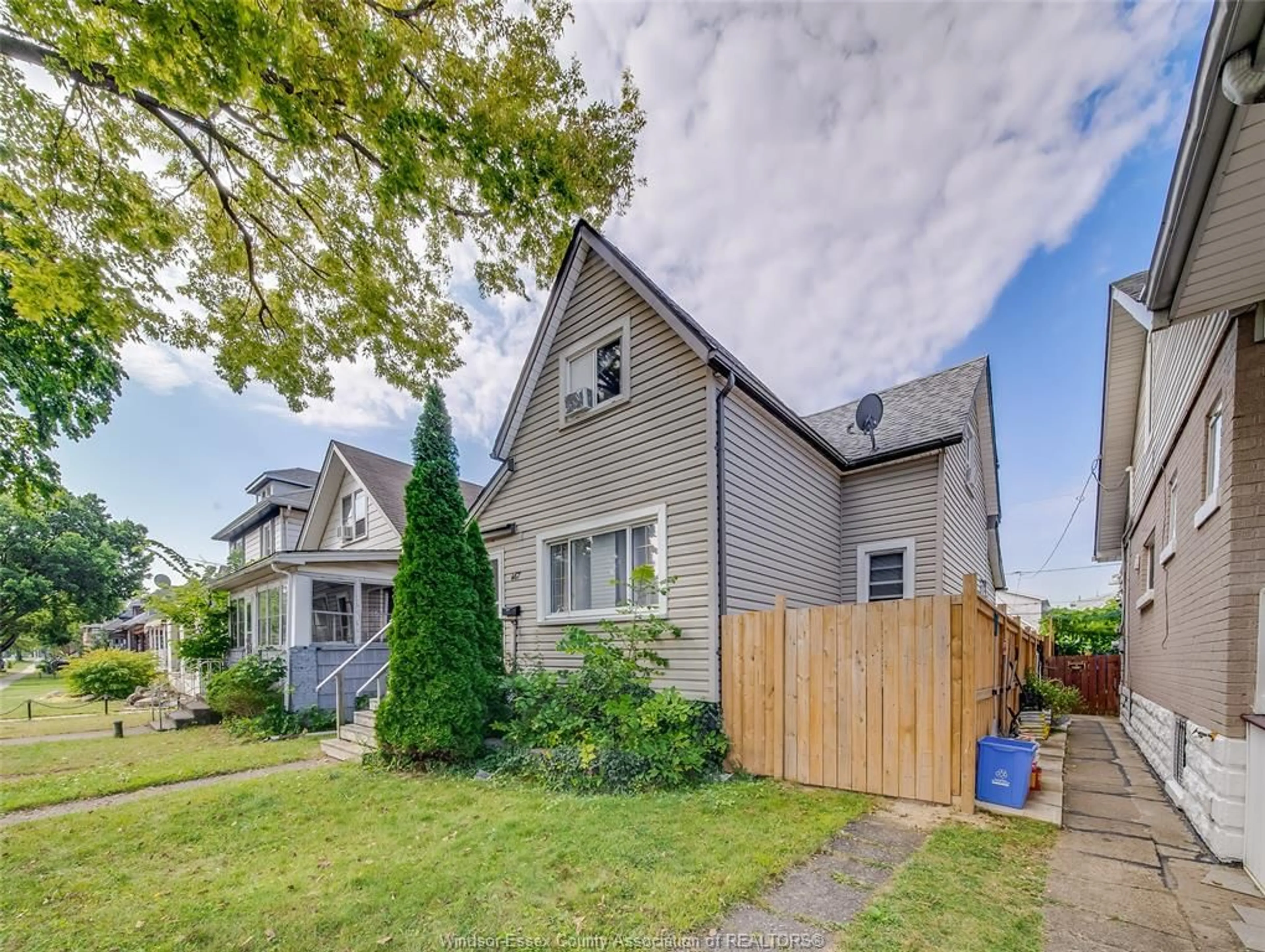 Frontside or backside of a home, the fenced backyard for 467 MCKAY Ave, Windsor Ontario N9B 1Z7