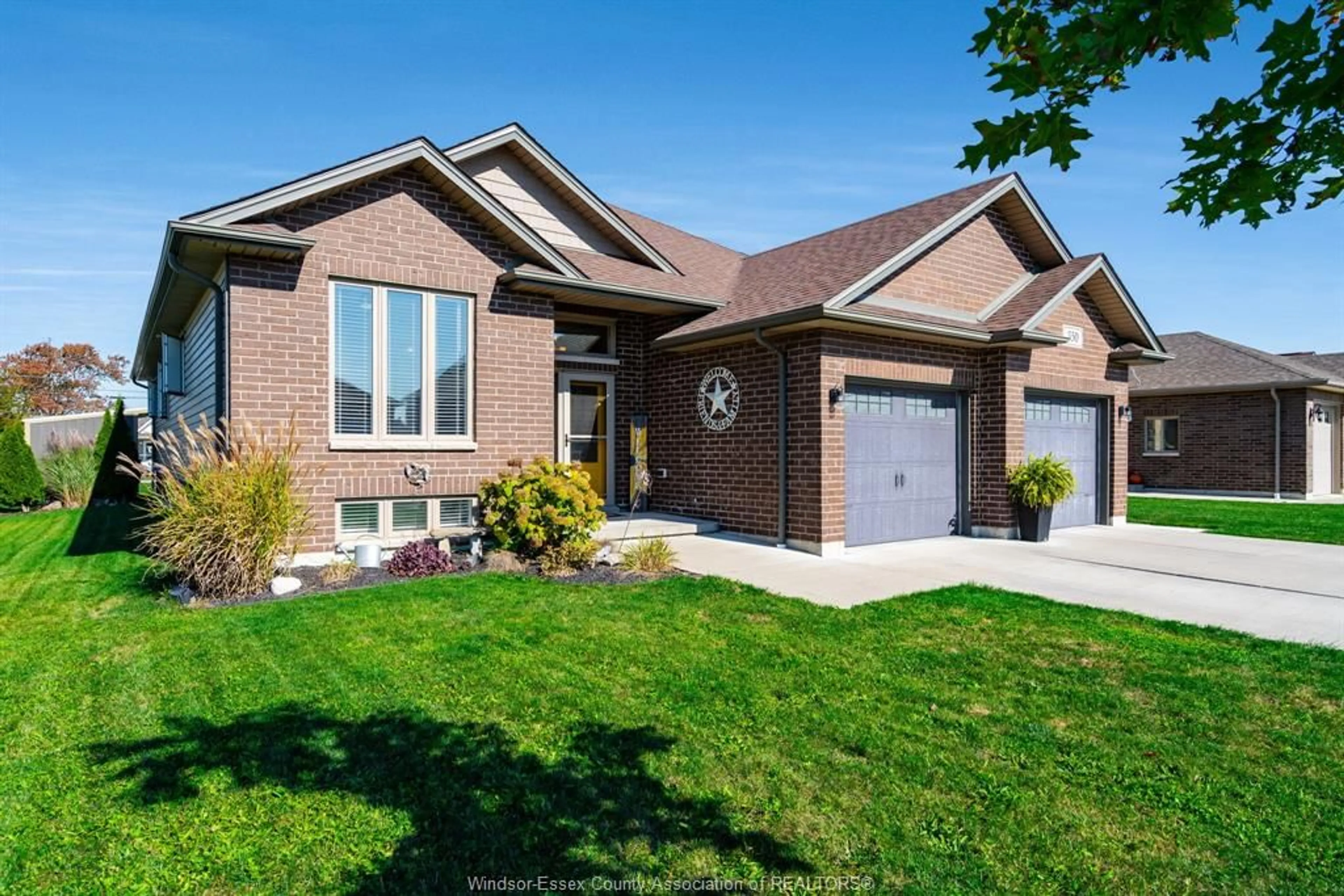 Home with brick exterior material for 350 Sellick Dr, Harrow Ontario N0R 1G0