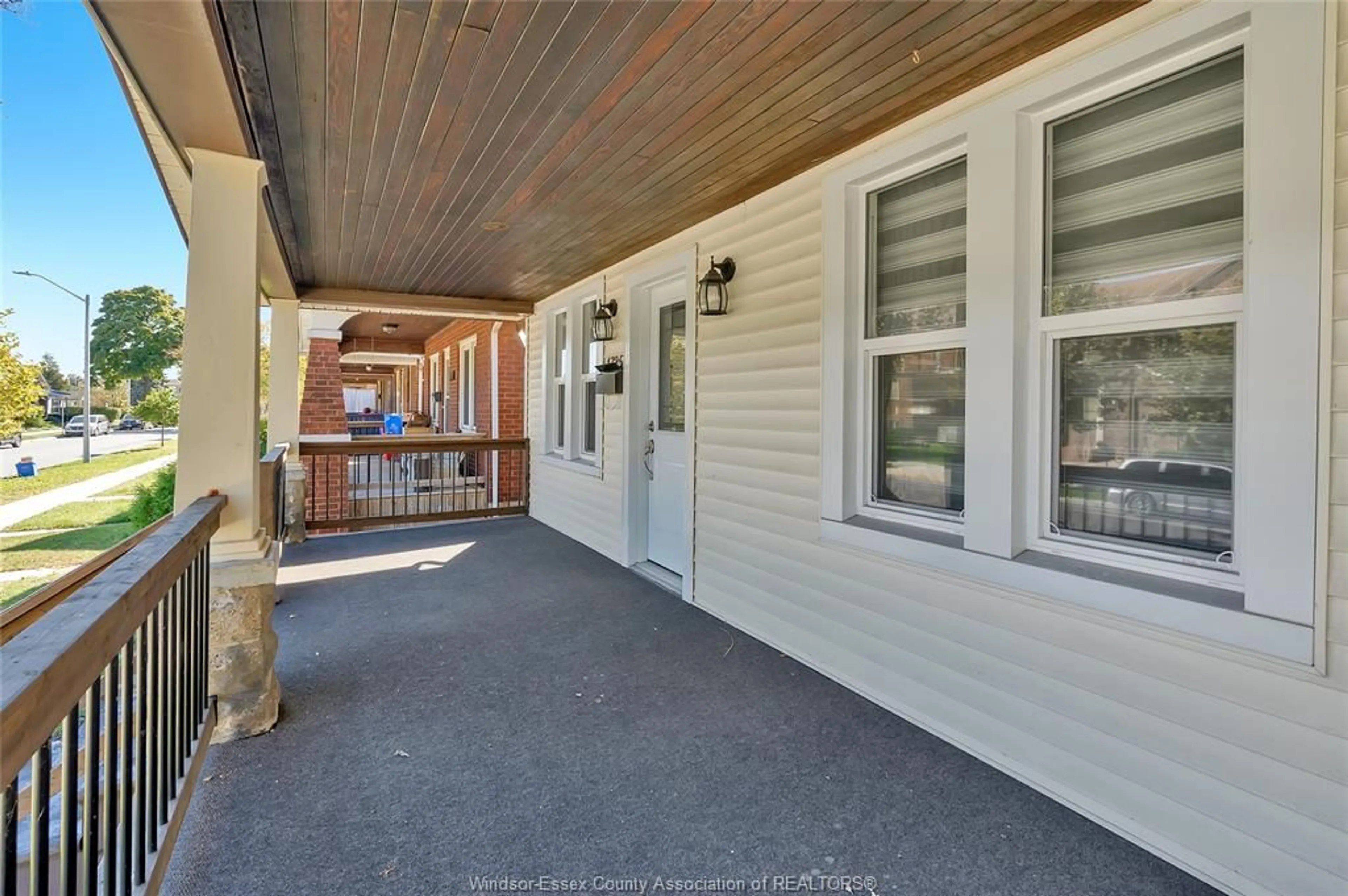 Indoor foyer, wood floors for 1725 LINCOLN Rd, Windsor Ontario N8W 2G6