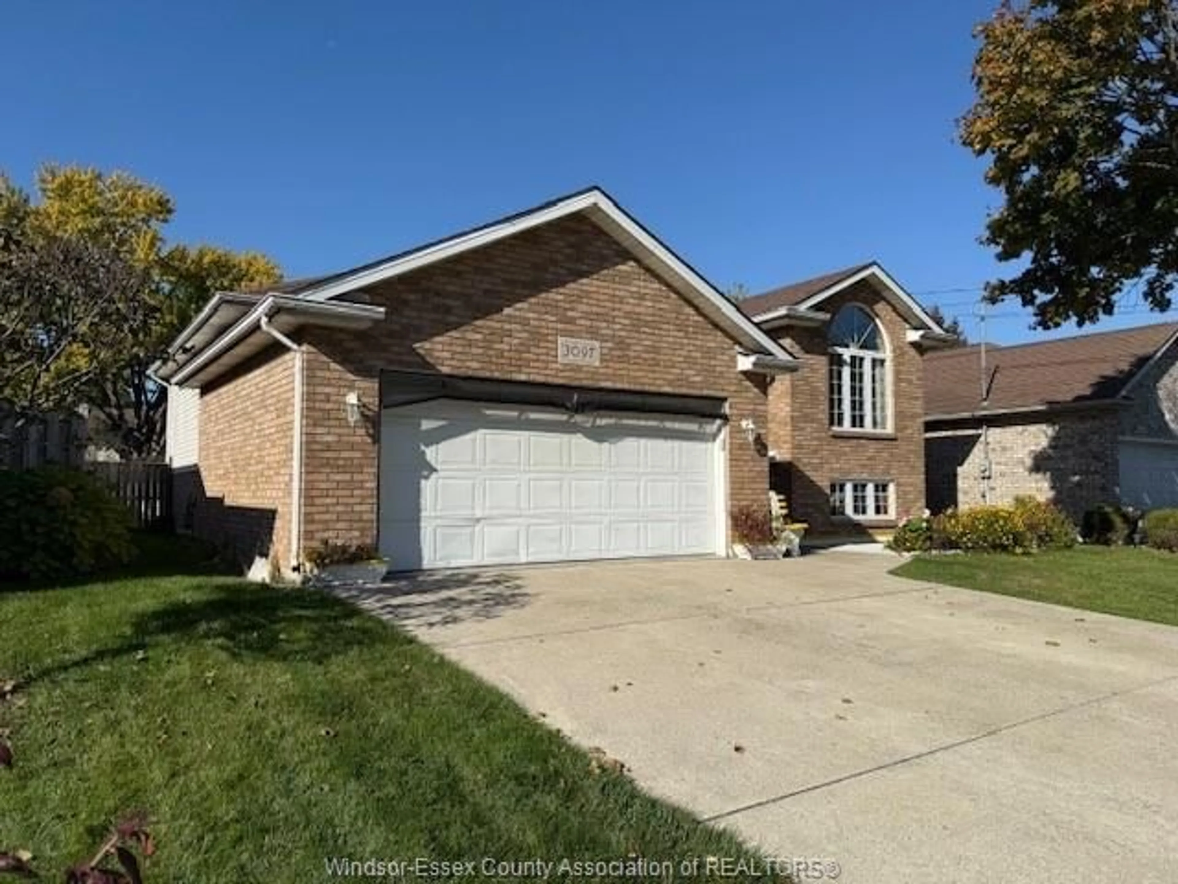 Frontside or backside of a home, the street view for 3097 ROBINET, Windsor Ontario N8R 1P7