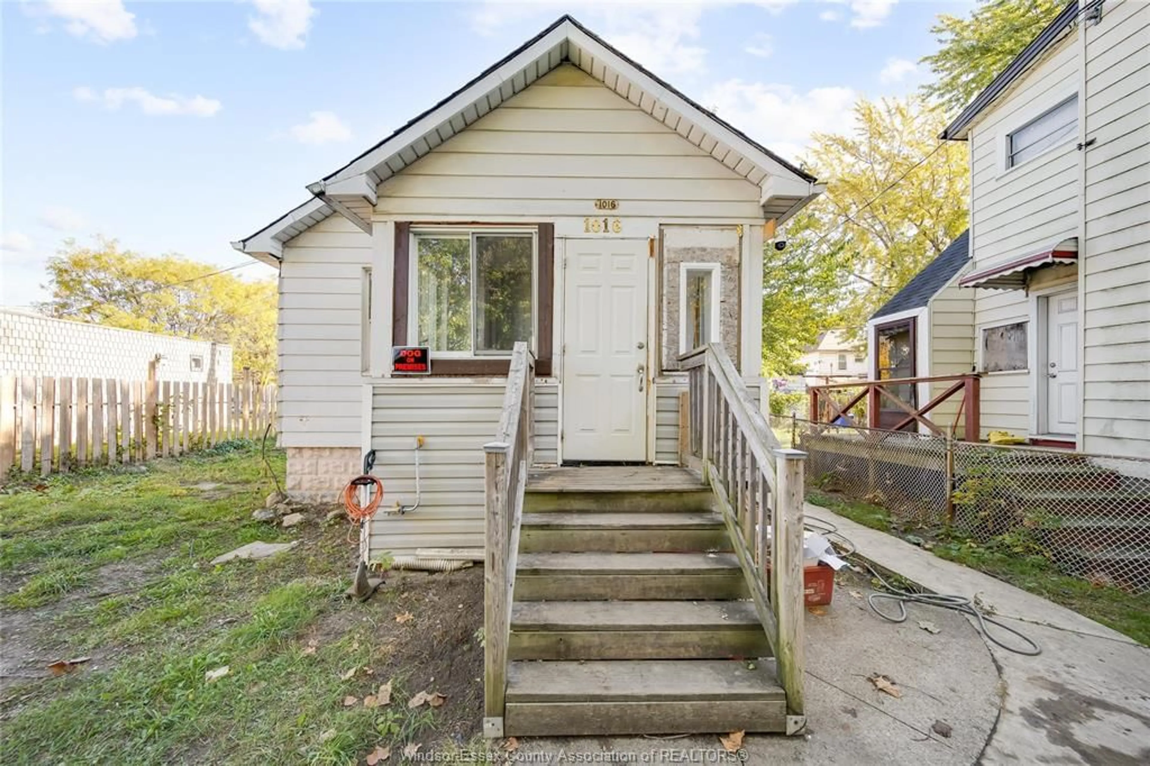 Frontside or backside of a home, cottage for 1016 HICKORY, Windsor Ontario N8Y 3S1