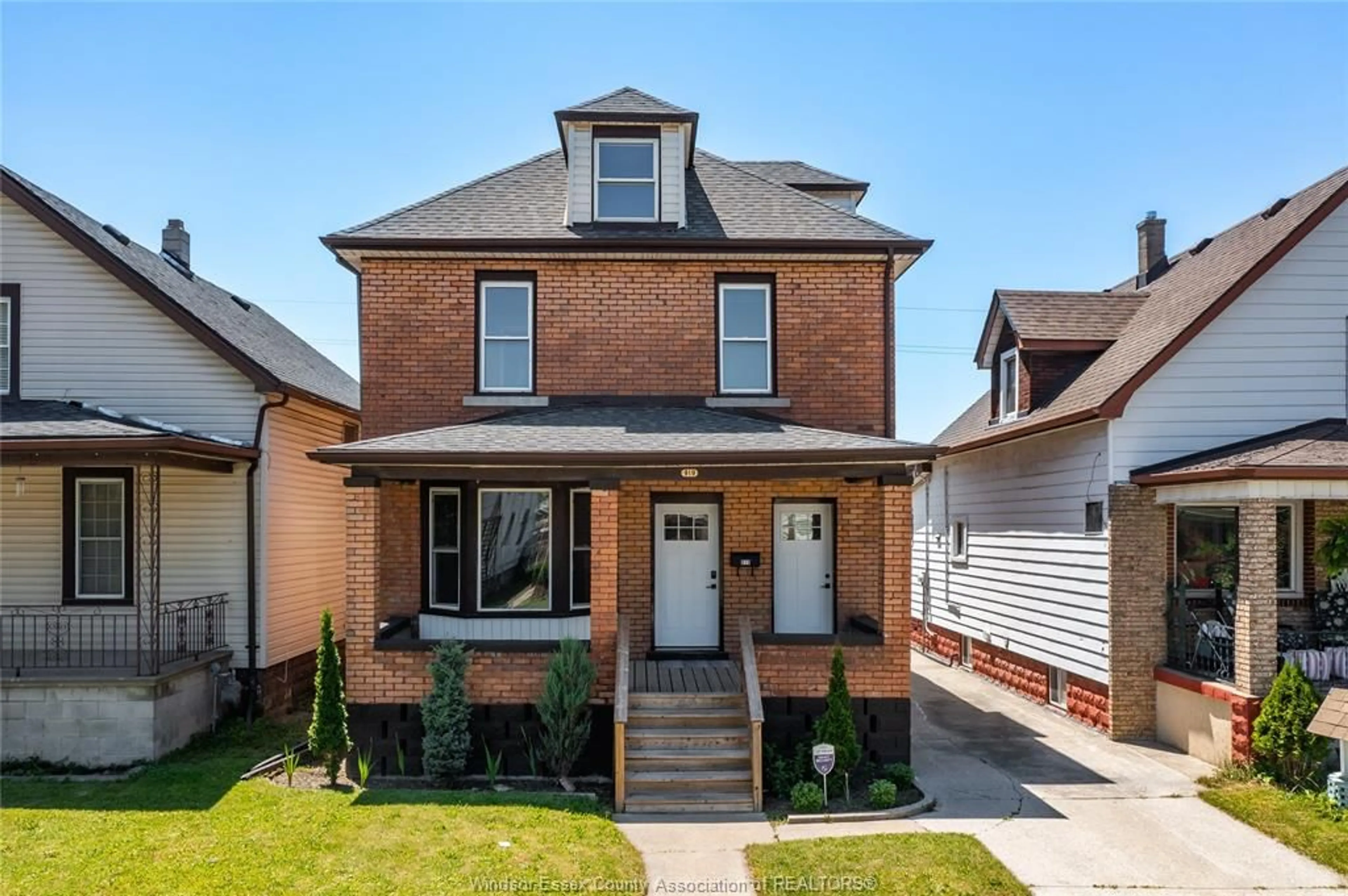 Home with brick exterior material for 919 PIERRE Ave, Windsor Ontario N9A 2K8