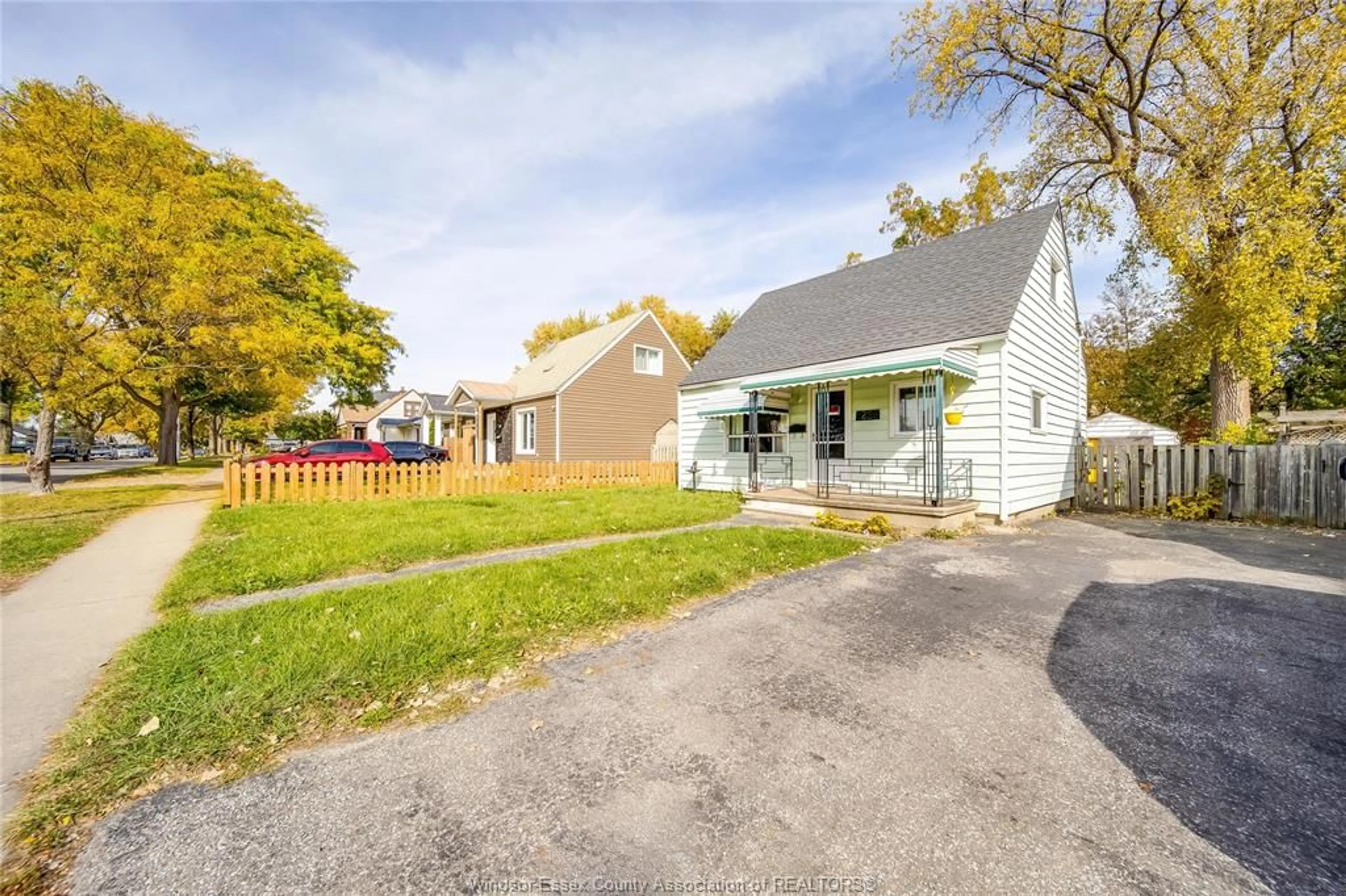 Frontside or backside of a home, the street view for 1256 CALIFORNIA Ave, Windsor Ontario N9B 2Z9