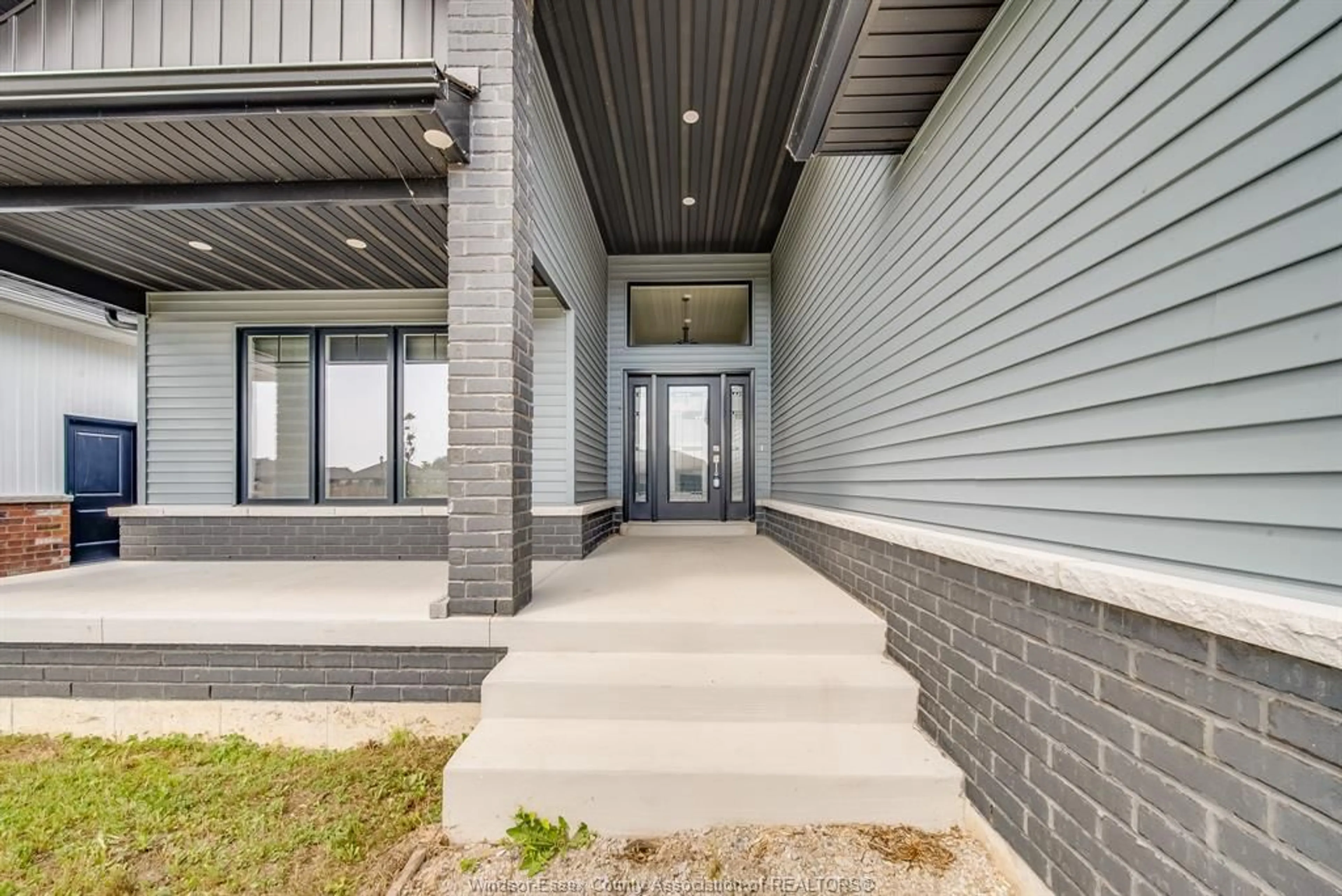 Indoor entryway, cement floor for 1712 MUCCI, Kingsville Ontario N0P 2G0