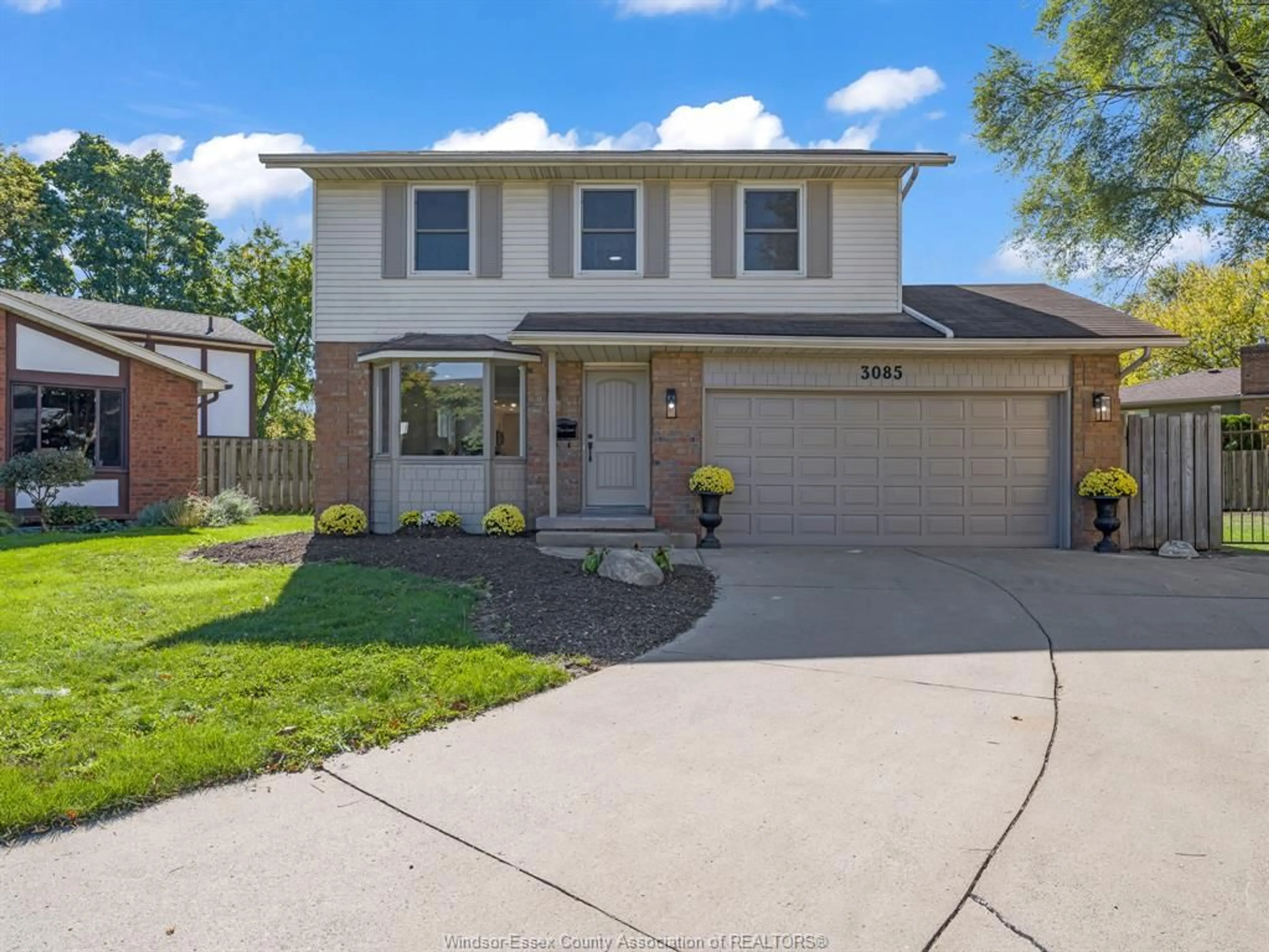 Frontside or backside of a home, the street view for 3085 ST. PATRICK'S Ave, Windsor Ontario N9E 4C2