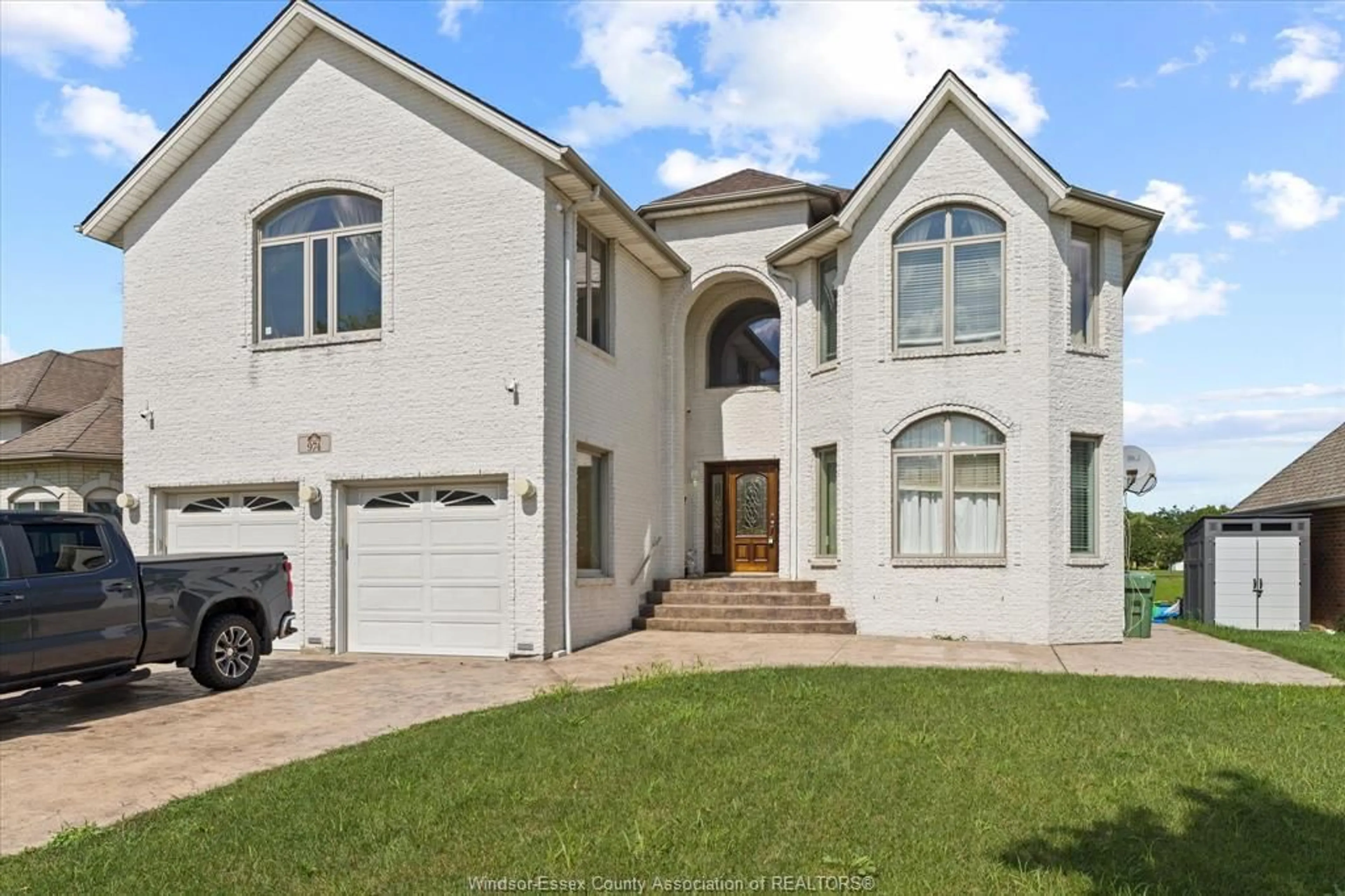 Frontside or backside of a home, the street view for 974 LAKE TRAIL Dr, Windsor Ontario N9G 2R3