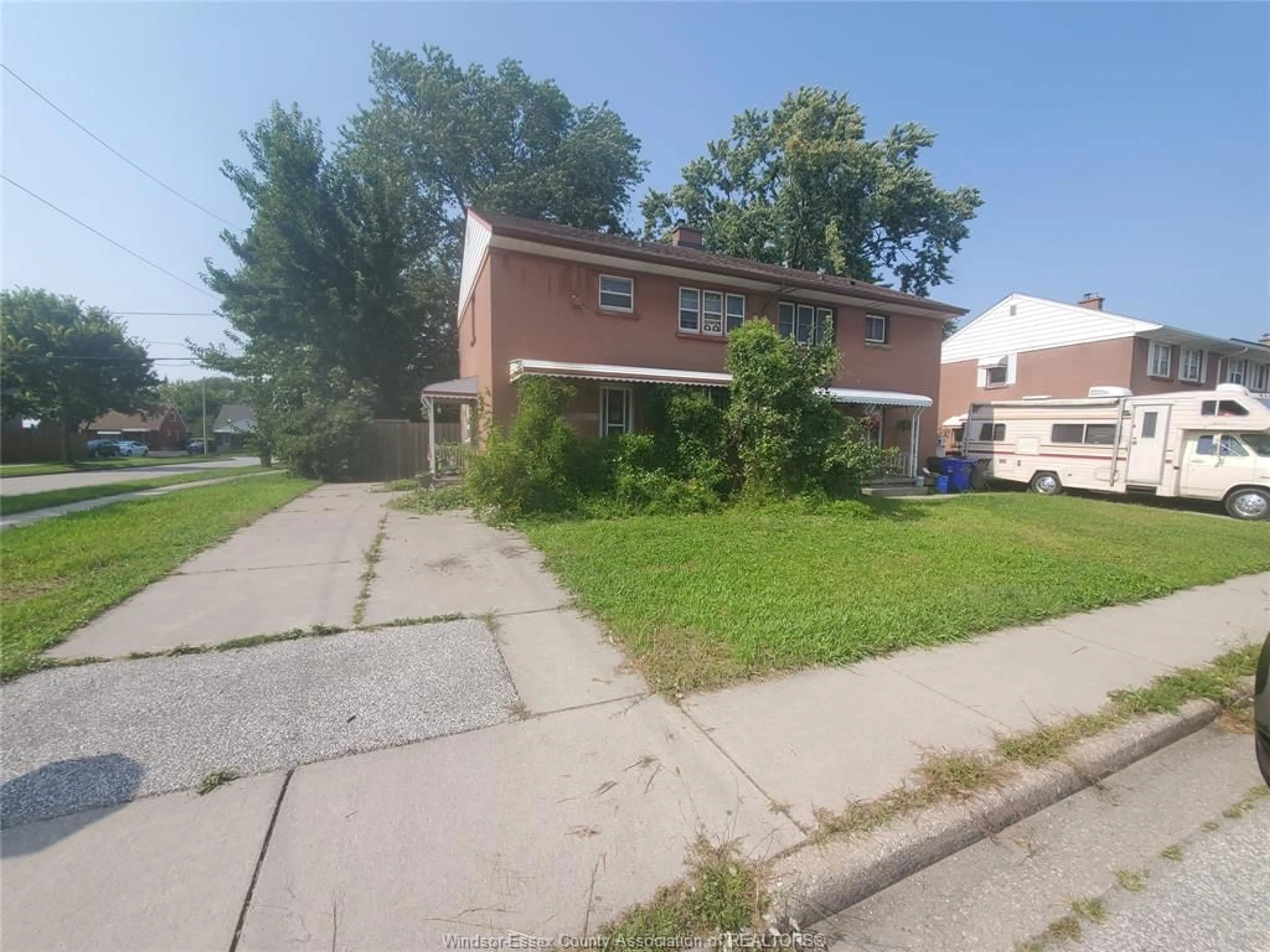 A pic from outside/outdoor area/front of a property/back of a property/a pic from drone, street for 2182 TECUMSEH Rd, Windsor Ontario N9B 1V6