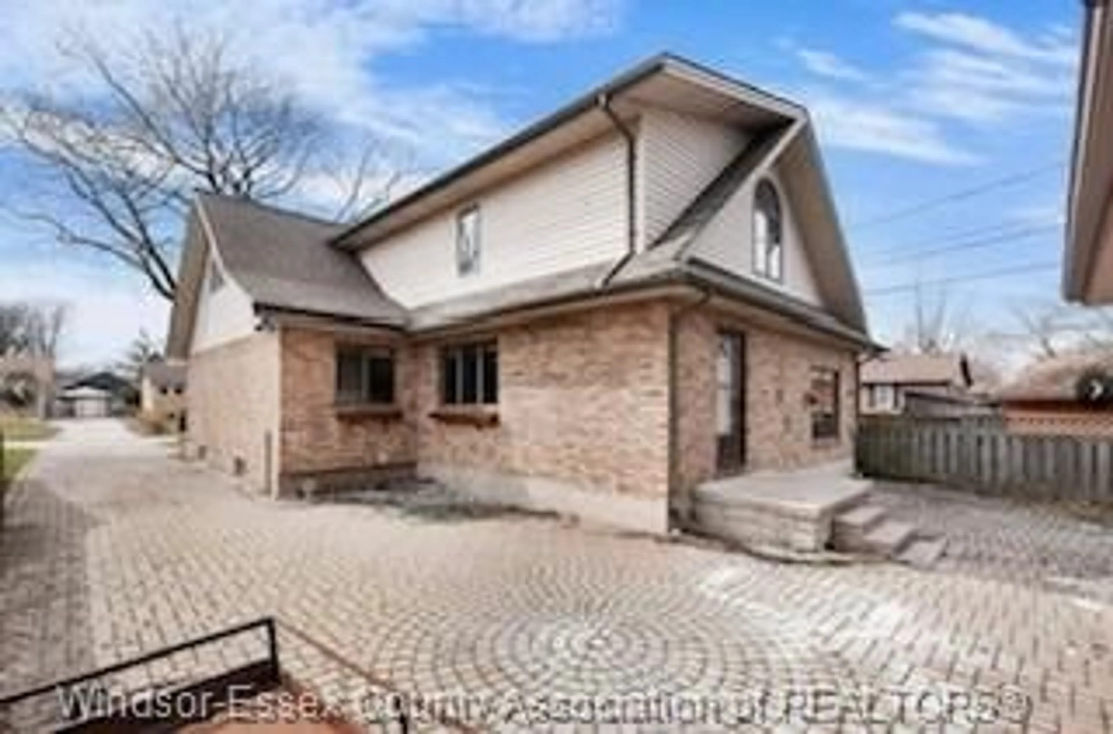 Home with brick exterior material for 3620 DANDURAND, Windsor Ontario N9E 2G3