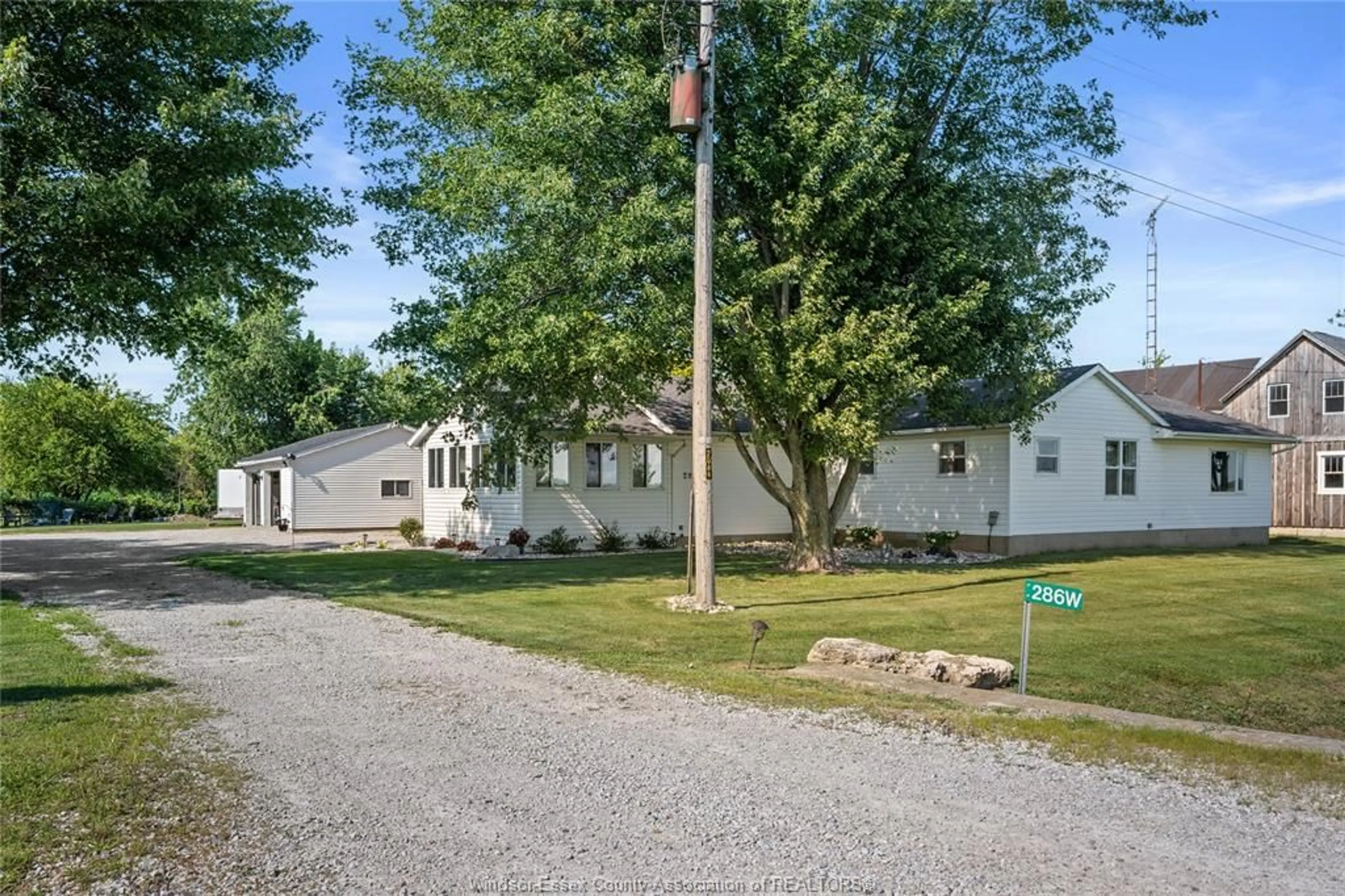 A pic from exterior of the house or condo, the street view for 286 COUNTY RD 27, Kingsville Ontario N8M 2X5