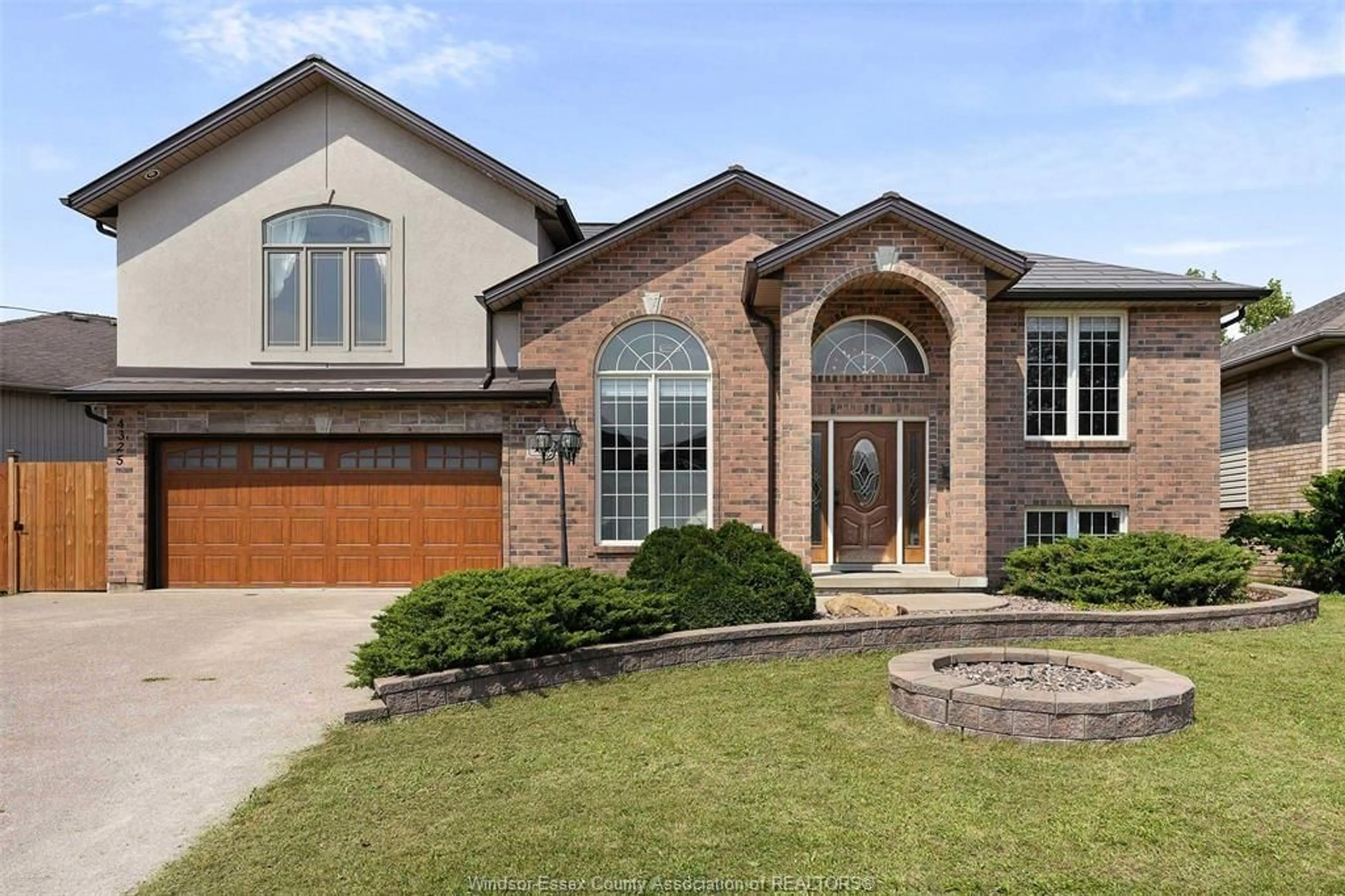 Home with brick exterior material for 4325 PIONEER, Windsor Ontario N9G 2X1