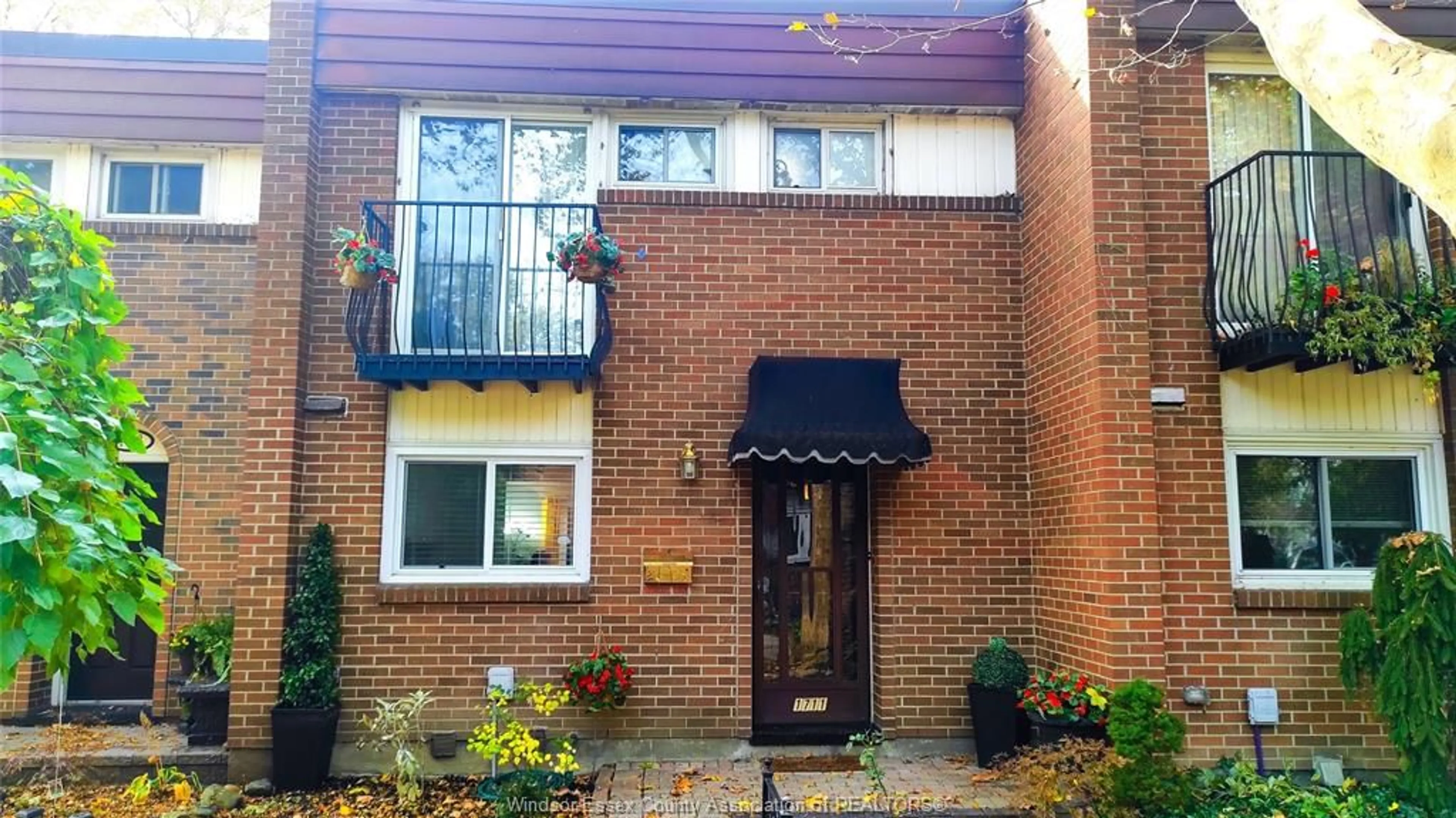 A pic from exterior of the house or condo, cottage for 1711 EAST GATE ESTATE #46, Windsor Ontario N8T 2S8