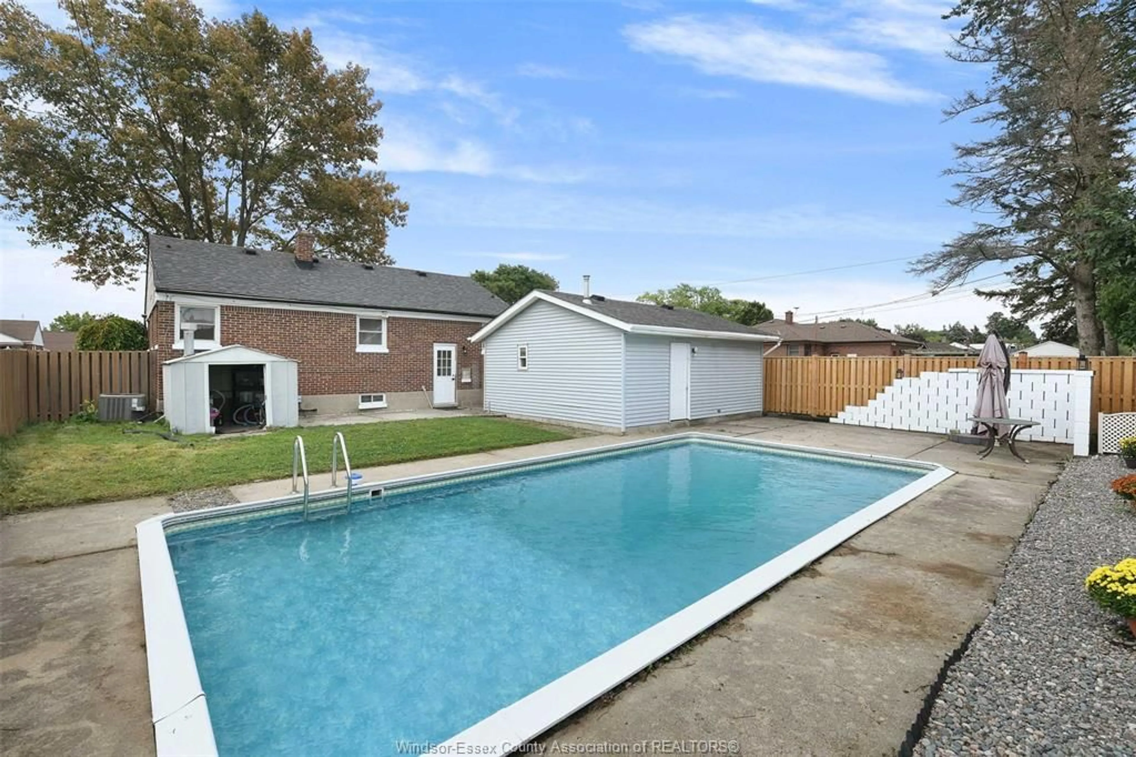 Indoor or outdoor pool for 3521 DOMINION Blvd, Windsor Ontario N9E 2P1