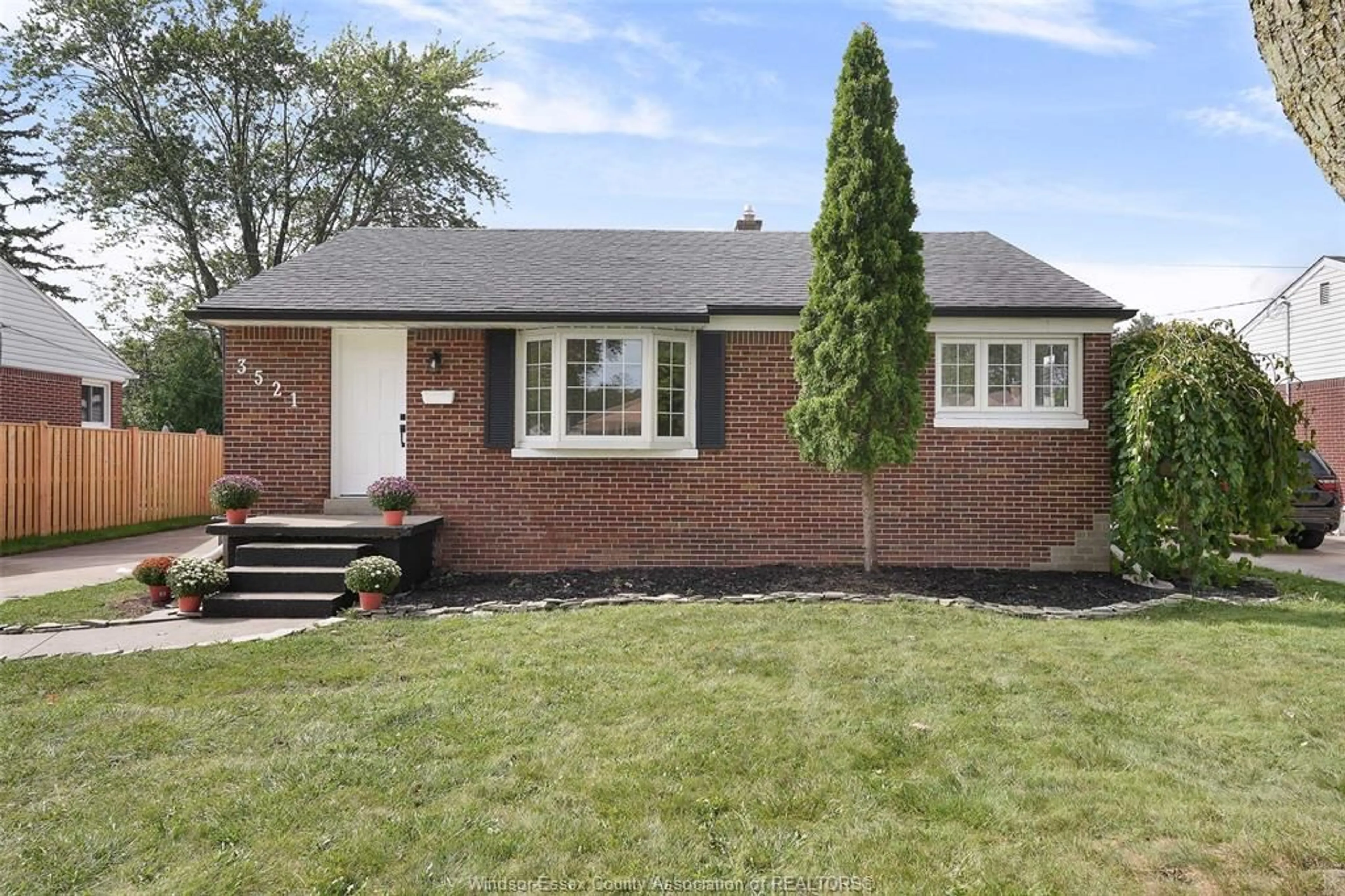 Home with brick exterior material for 3521 DOMINION Blvd, Windsor Ontario N9E 2P1