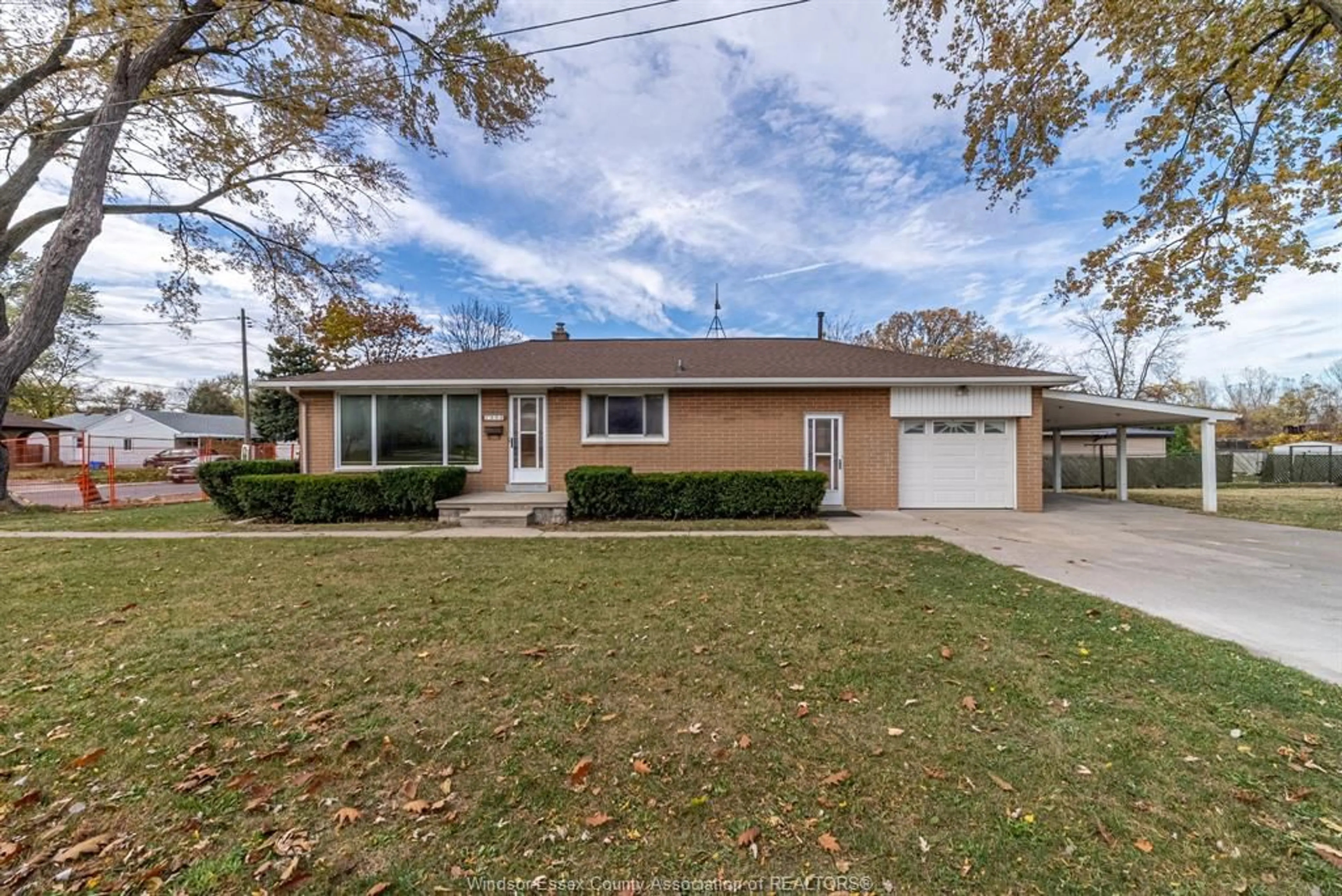 Frontside or backside of a home, the street view for 1898 JEFFERSON, Windsor Ontario N8T 2V8