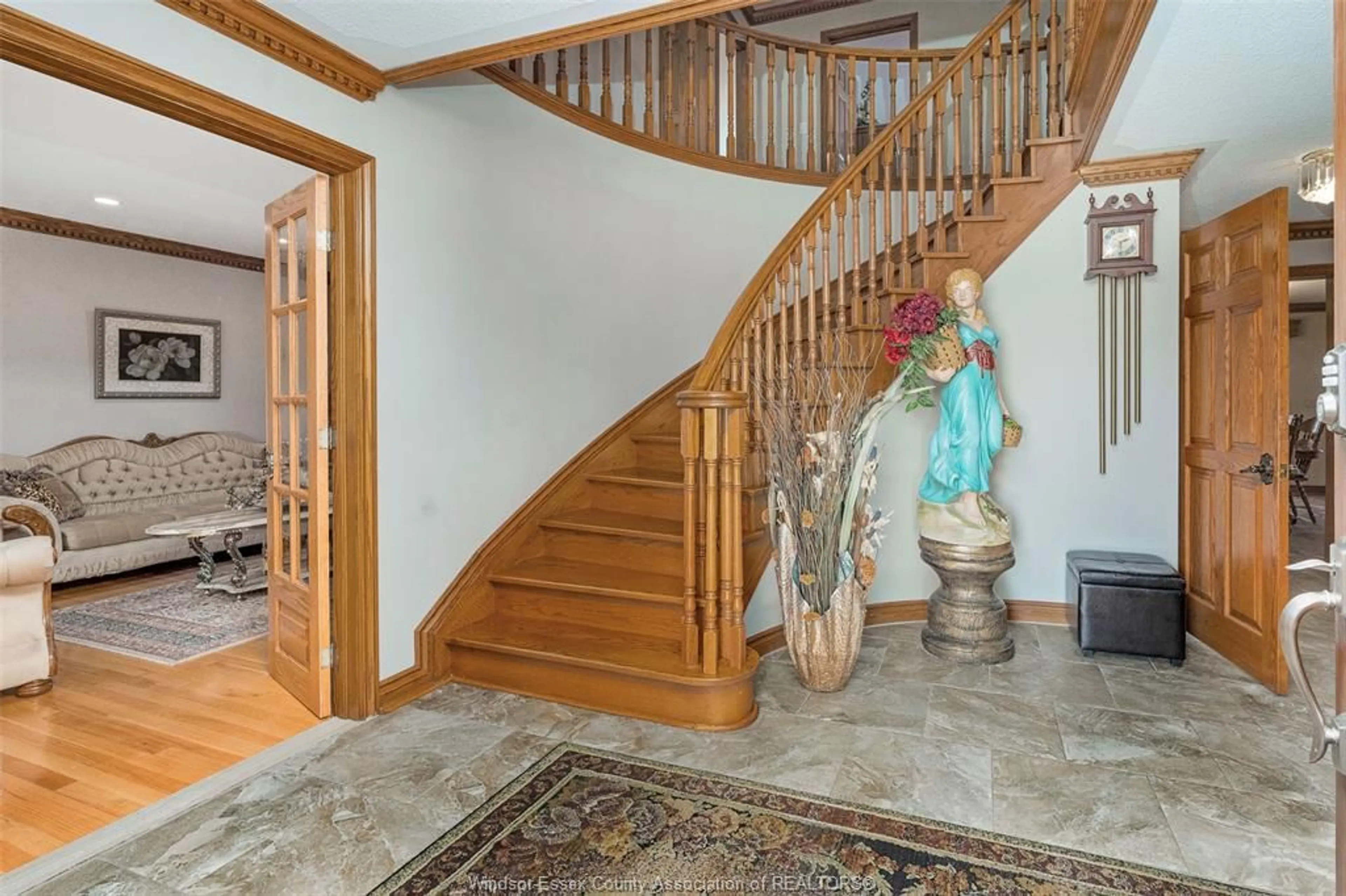 Indoor foyer, wood floors for 593 DORSET, Tecumseh Ontario N8N 3L1