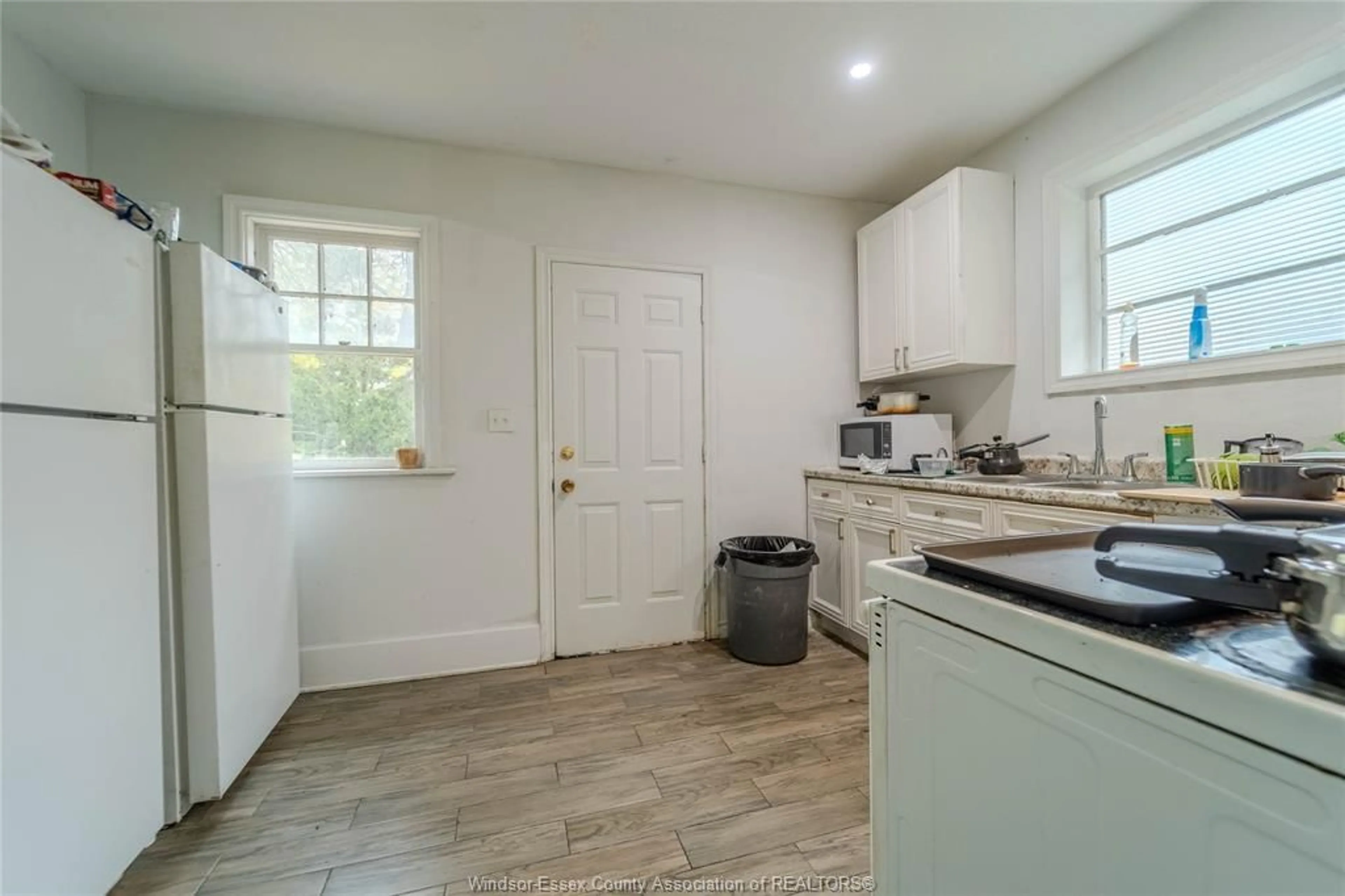 Standard kitchen, wood floors, cottage for 372 ROSEDALE, Windsor Ontario N9C 2N2