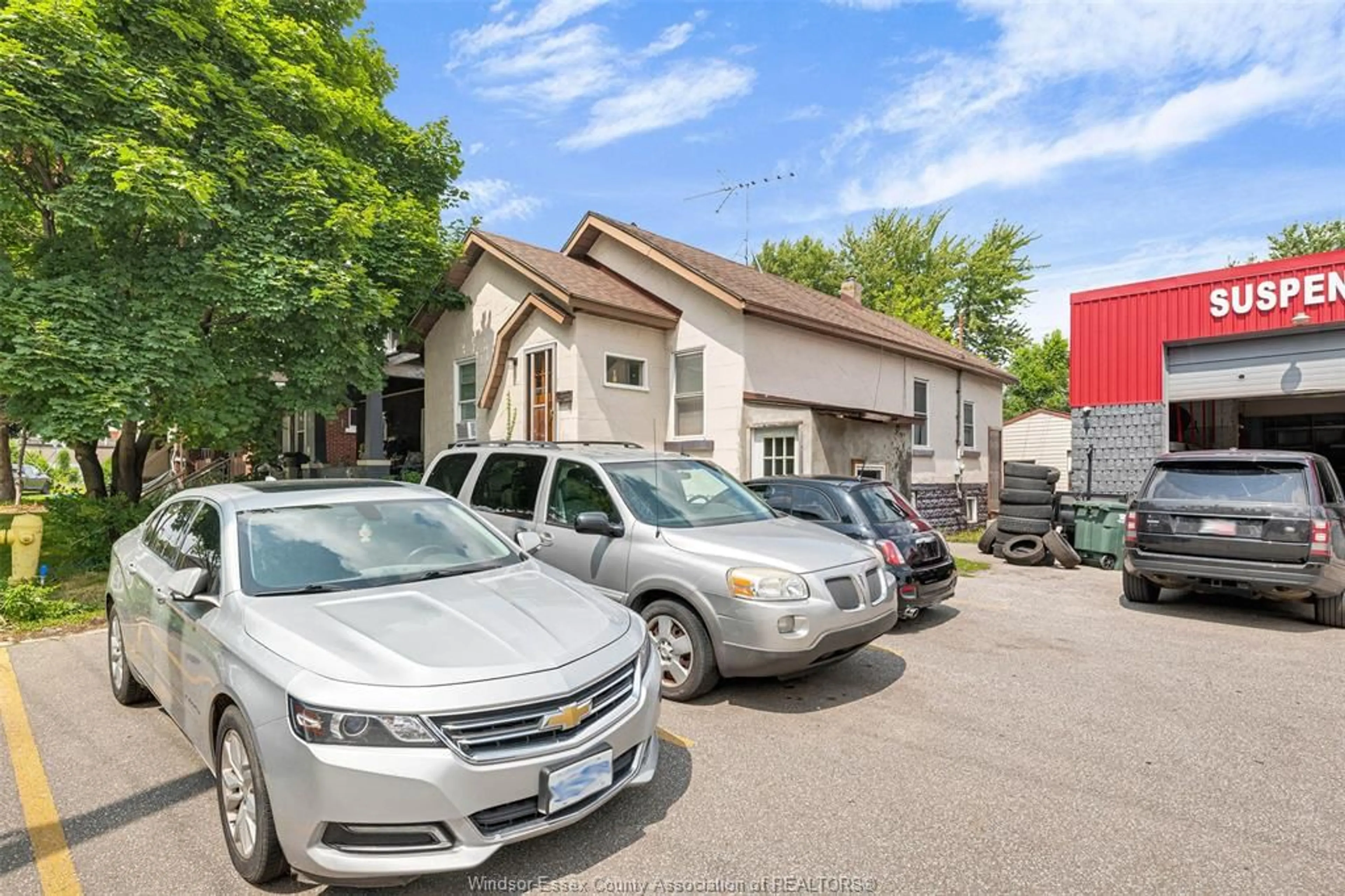 A pic from exterior of the house or condo, the street view for 884 CURRY, Windsor Ontario N9B 2C2