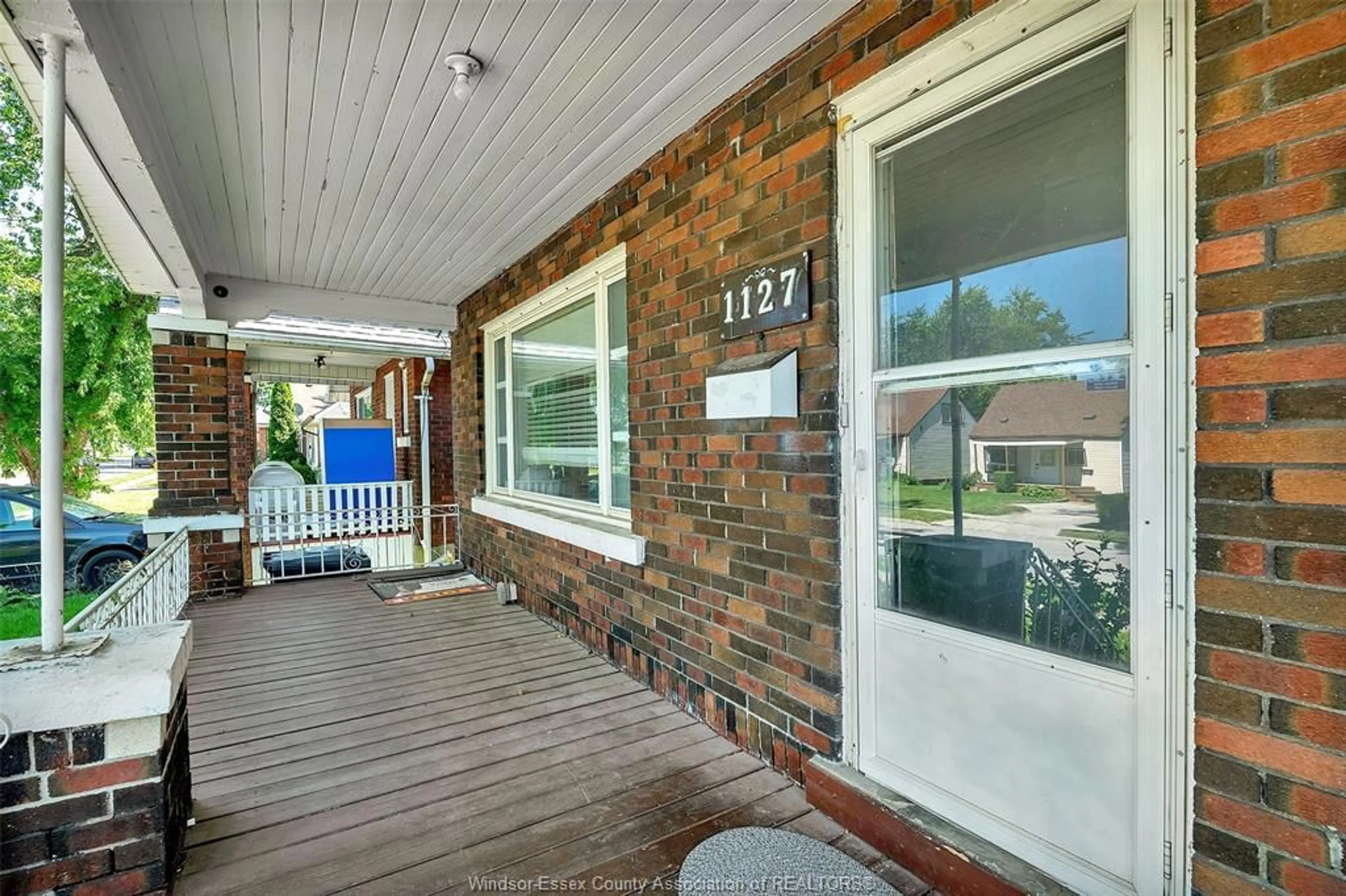 Indoor entryway, wood floors for 1127 JOSEPHINE Ave, Windsor Ontario N9B 2L6