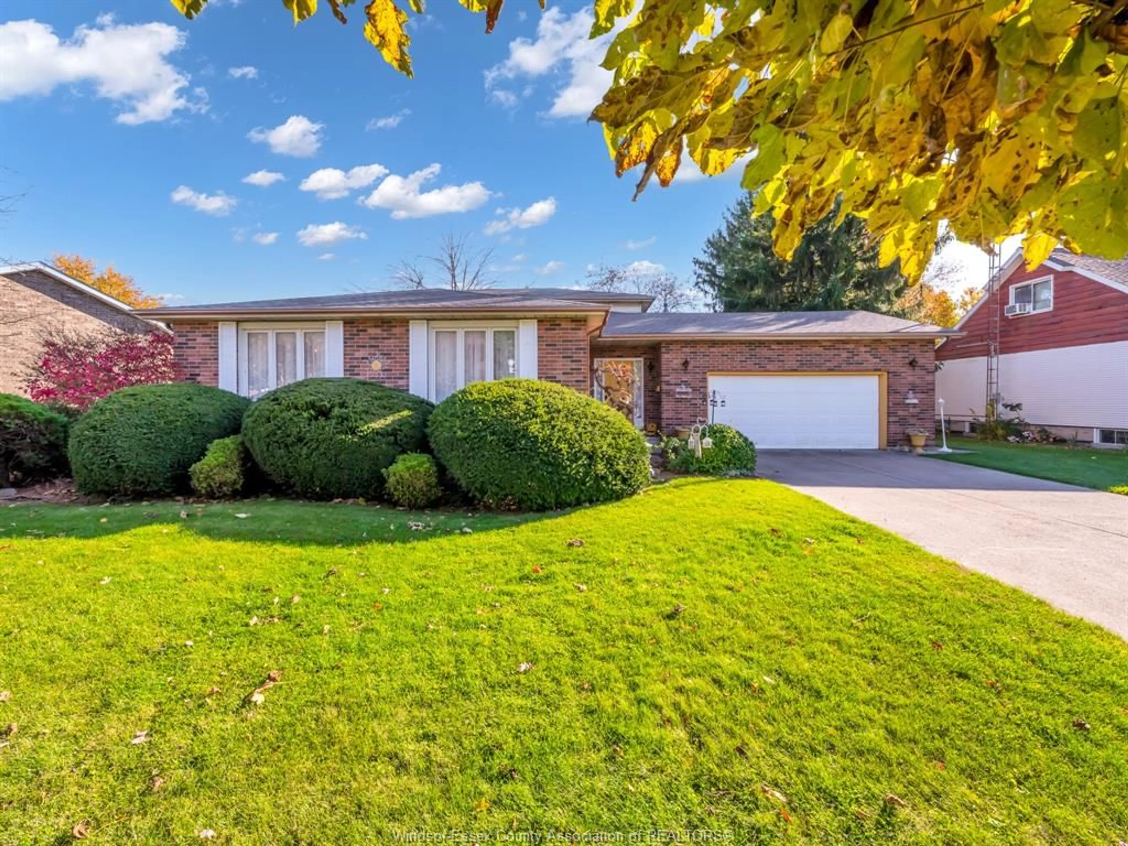 Frontside or backside of a home, the street view for 1219 NOTTINGHAM, Kingsville Ontario N9Y 3K8