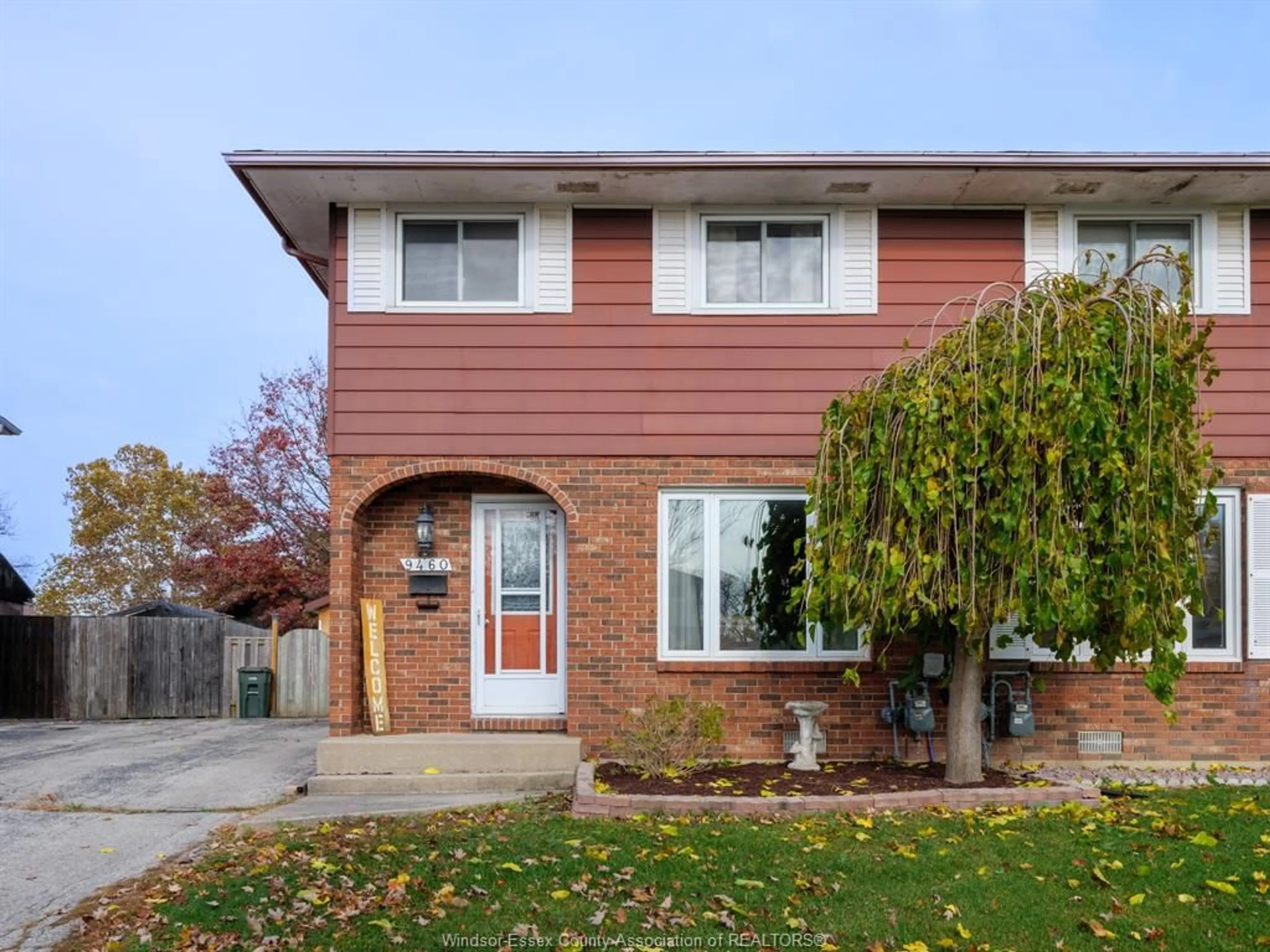 Home with brick exterior material for 9460 Alten Dr, Windsor Ontario N8R 1V8