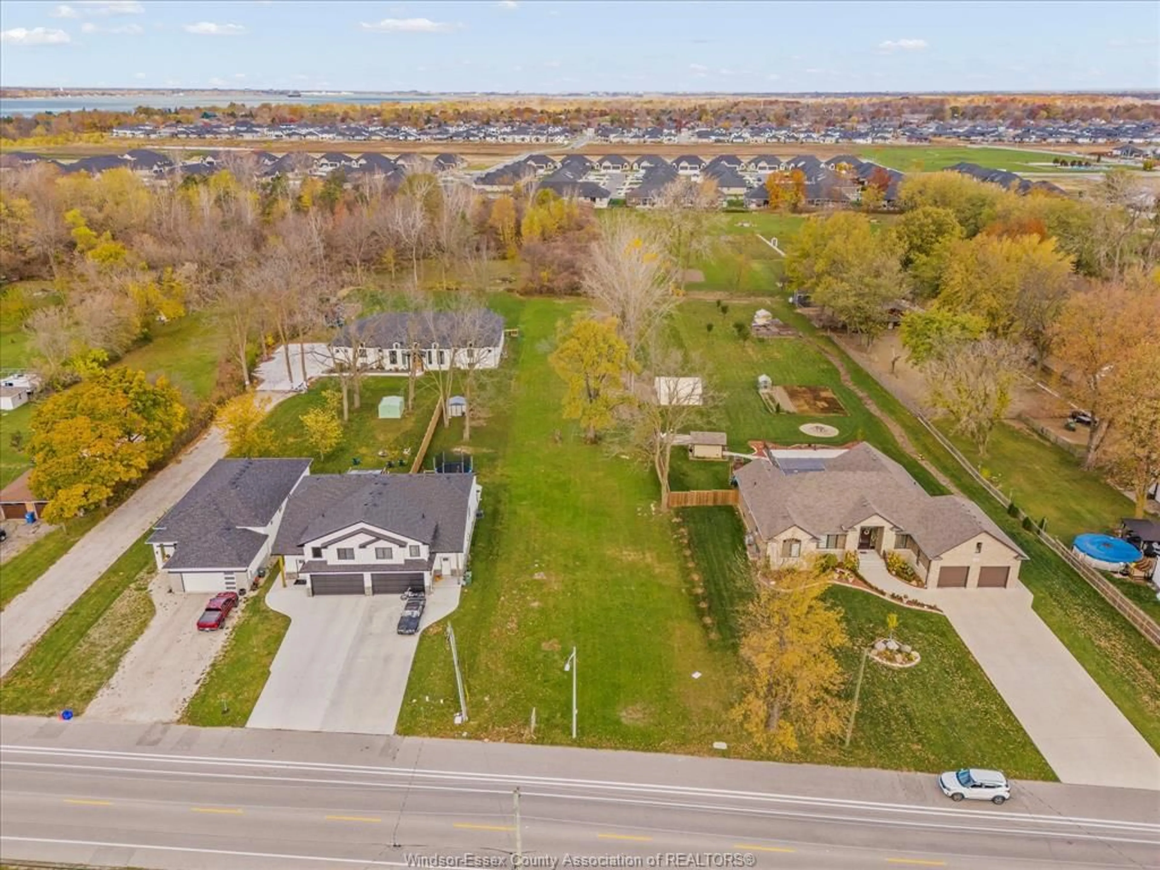 A pic from exterior of the house or condo, the street view for 168/172 TEXAS Rd, Amherstburg Ontario N9V 2R7