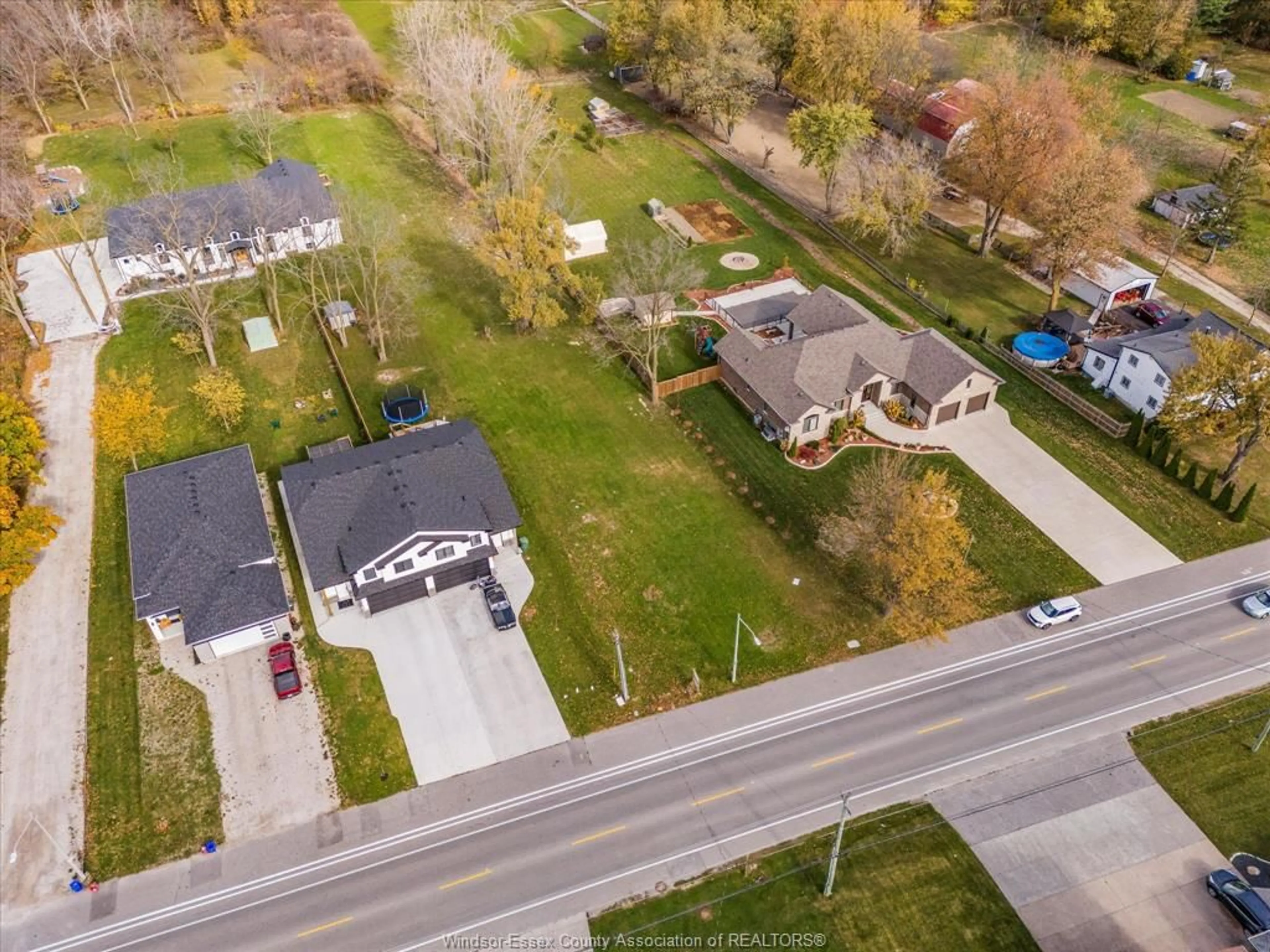 Frontside or backside of a home, the street view for 168/172 TEXAS Rd, Amherstburg Ontario N9V 2R7