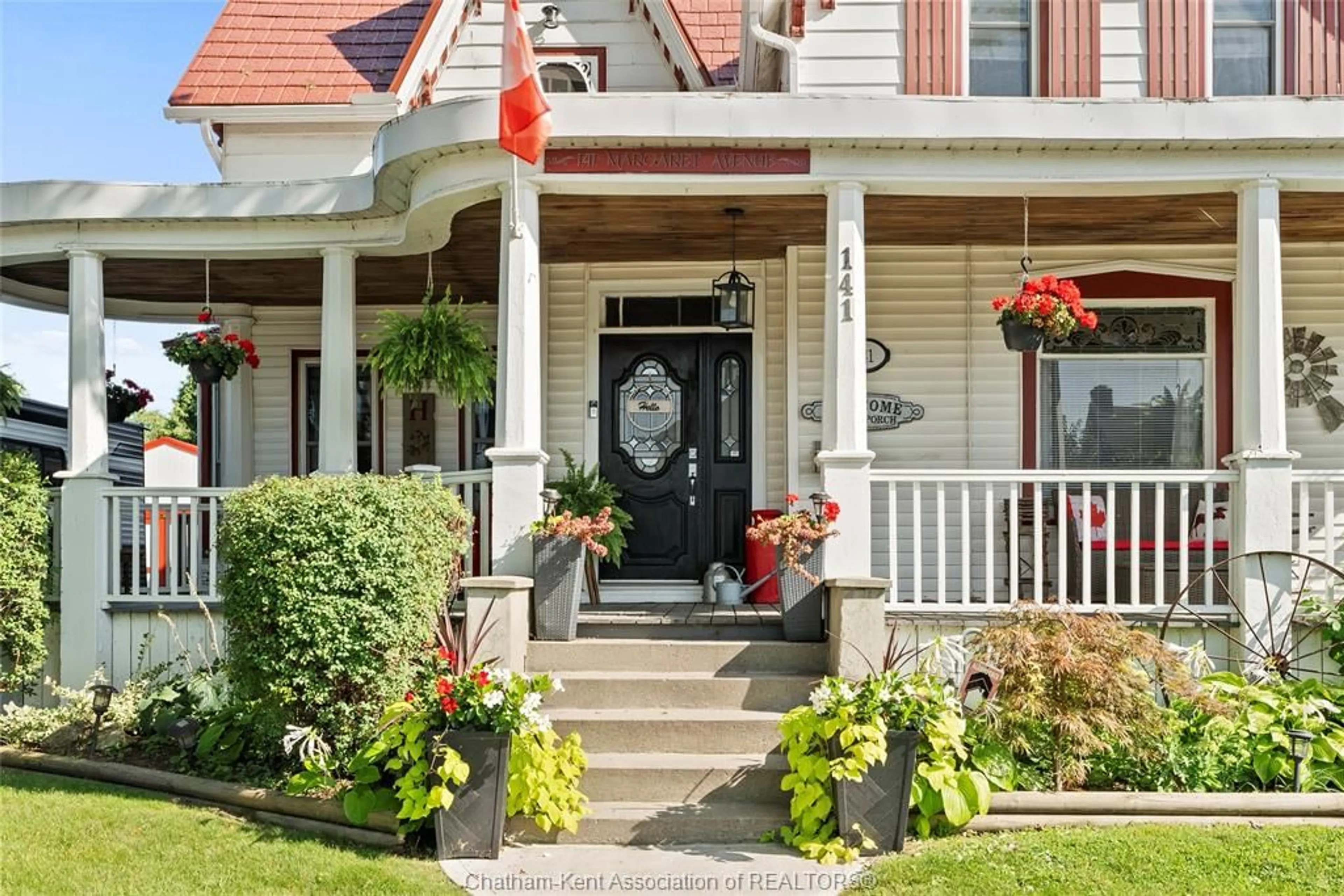 Indoor entryway, wood floors for 141 Margaret Ave, Wallaceburg Ontario N8A 2A2