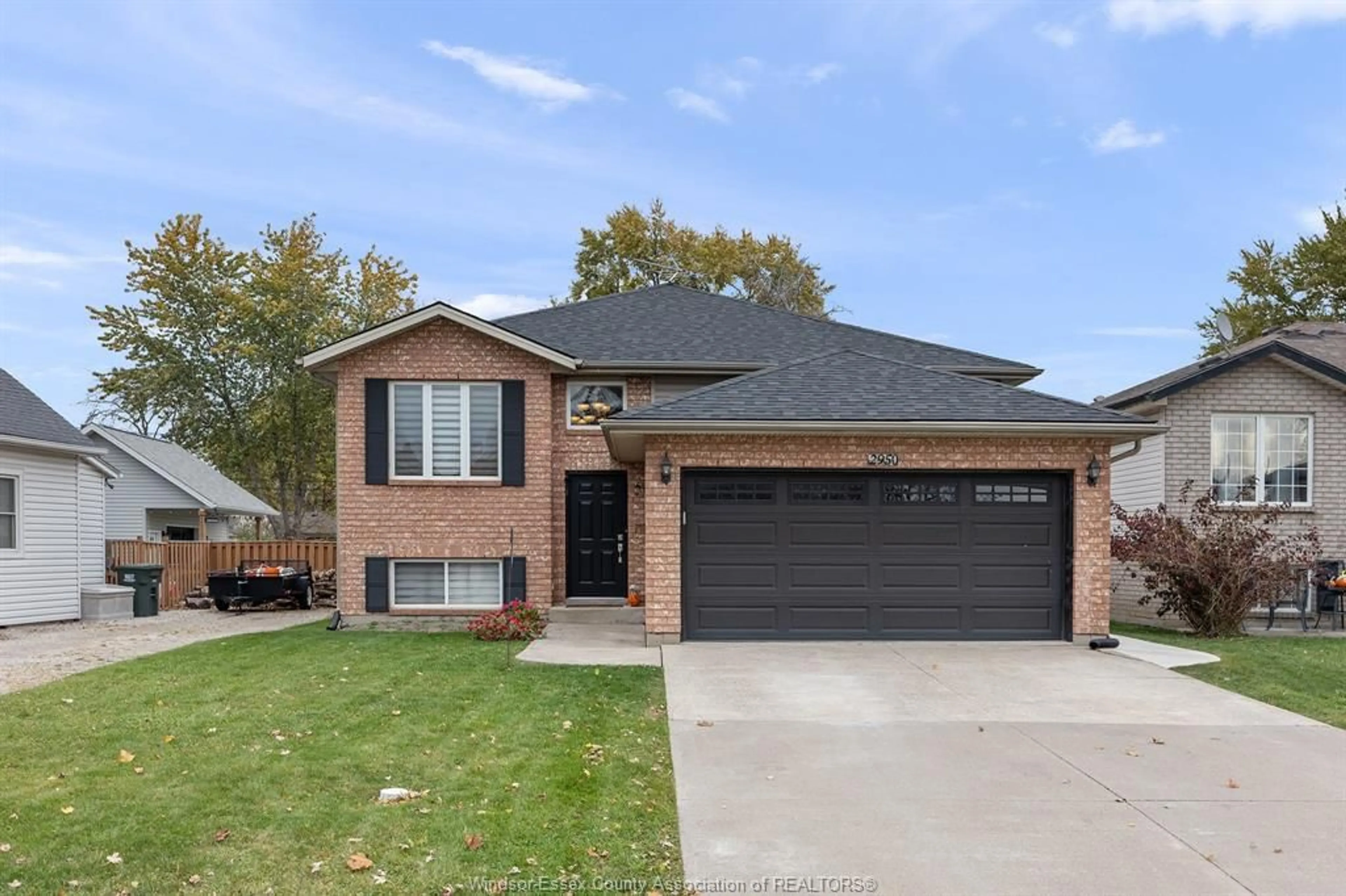 Home with brick exterior material for 2950 CLEMENCEAU Blvd, Windsor Ontario N8T 2R1