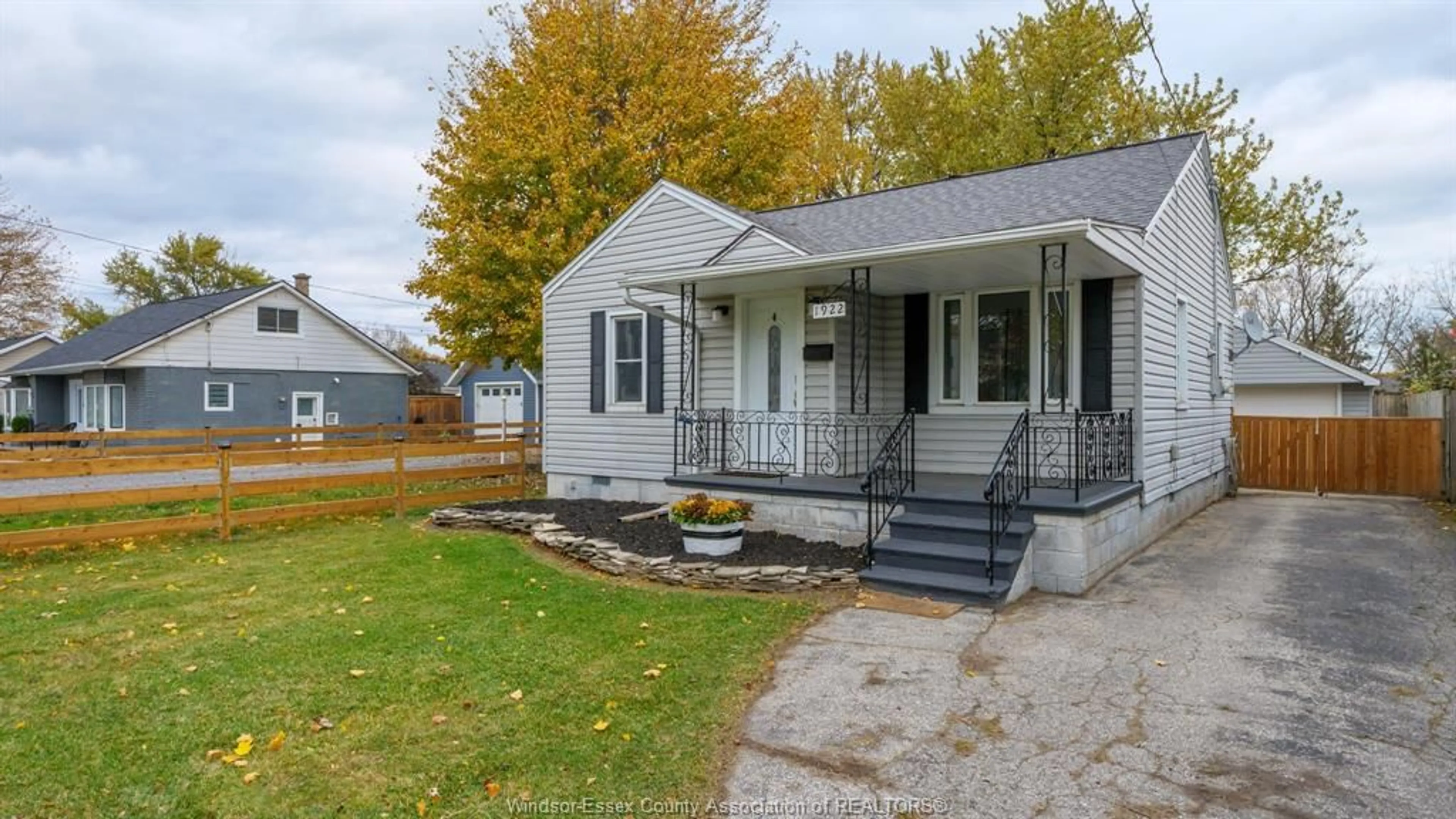 Frontside or backside of a home, cottage for 1922 BALFOUR, Windsor Ontario N8T 2S5