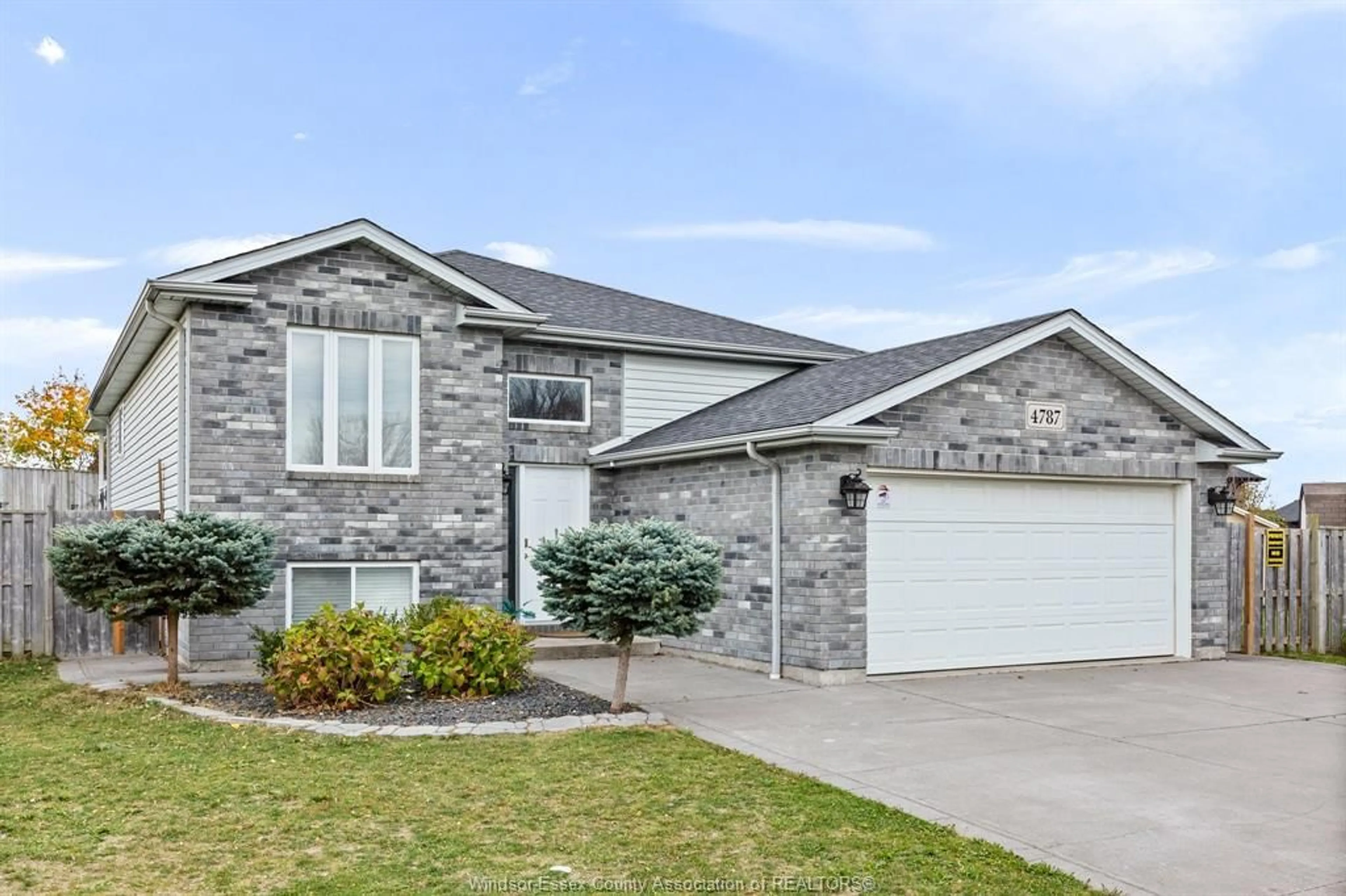 Frontside or backside of a home, the street view for 4787 WHITEFISH Cres, Windsor Ontario N9G 3E2