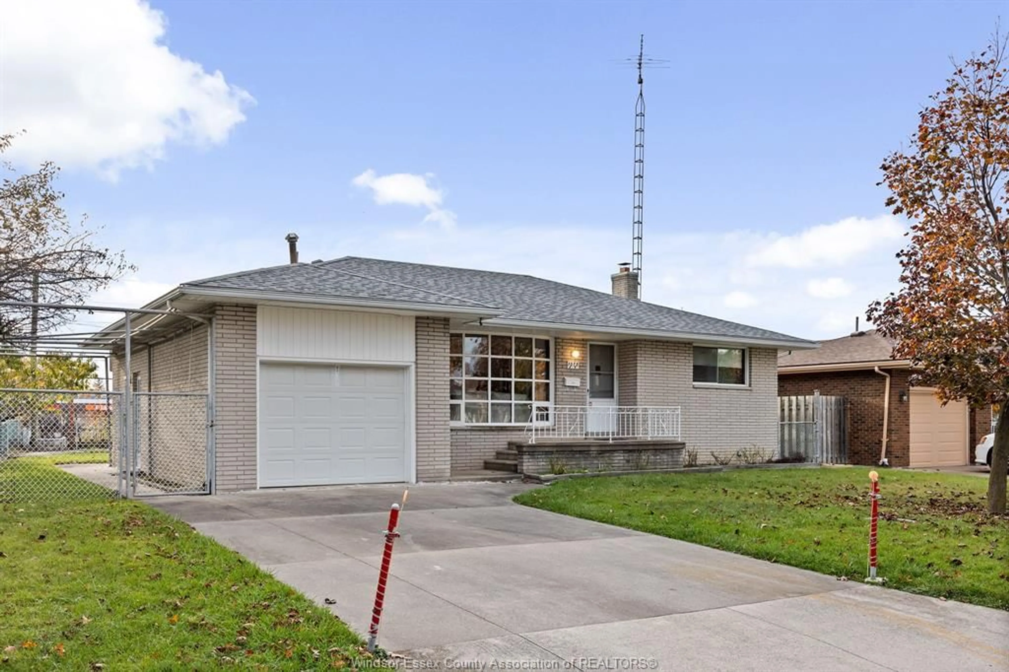 Frontside or backside of a home, the street view for 1075 FRANK, Windsor Ontario N8S 3P6