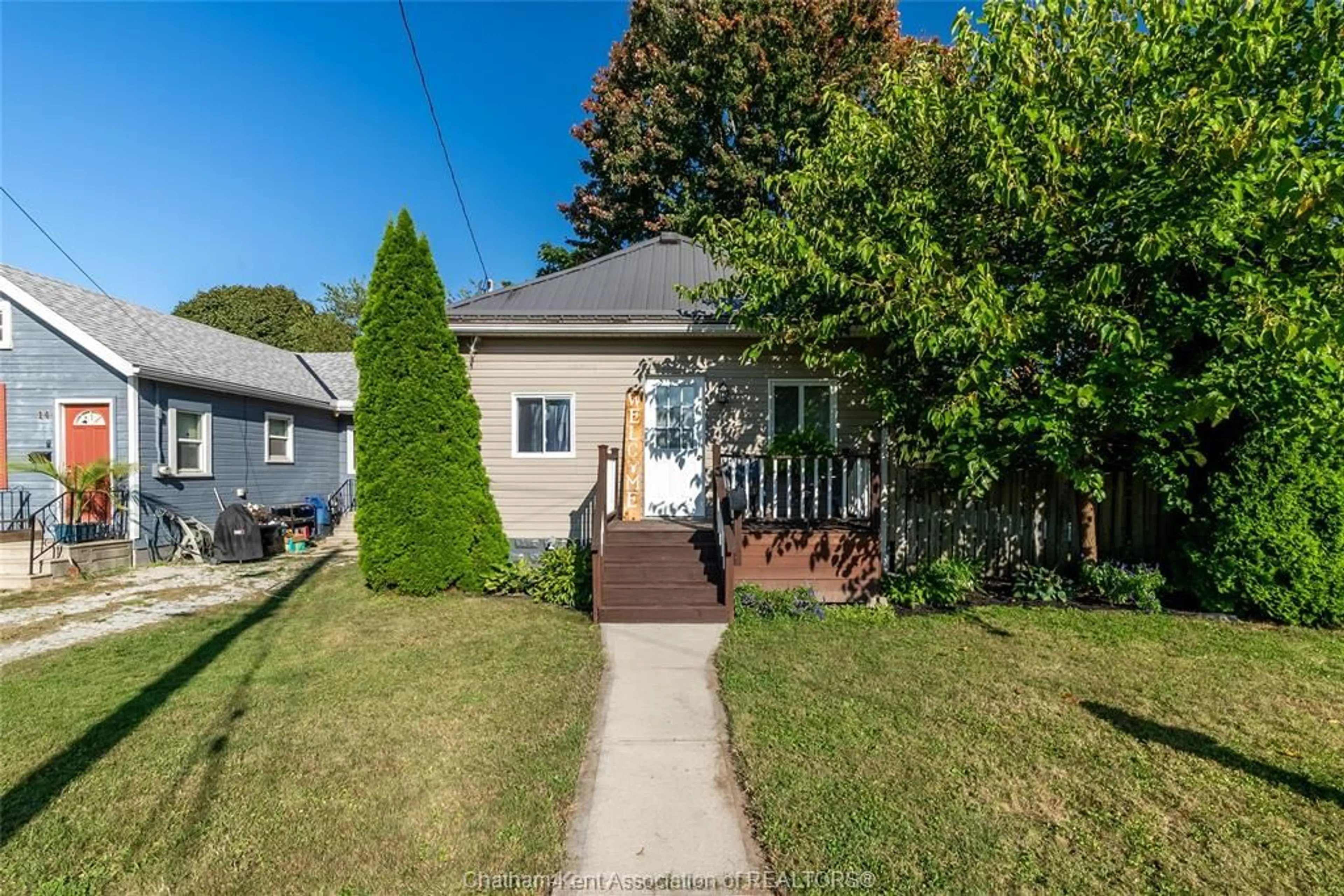 Frontside or backside of a home, cottage for 16 Thelma Ave, Chatham Ontario N7M 1L4