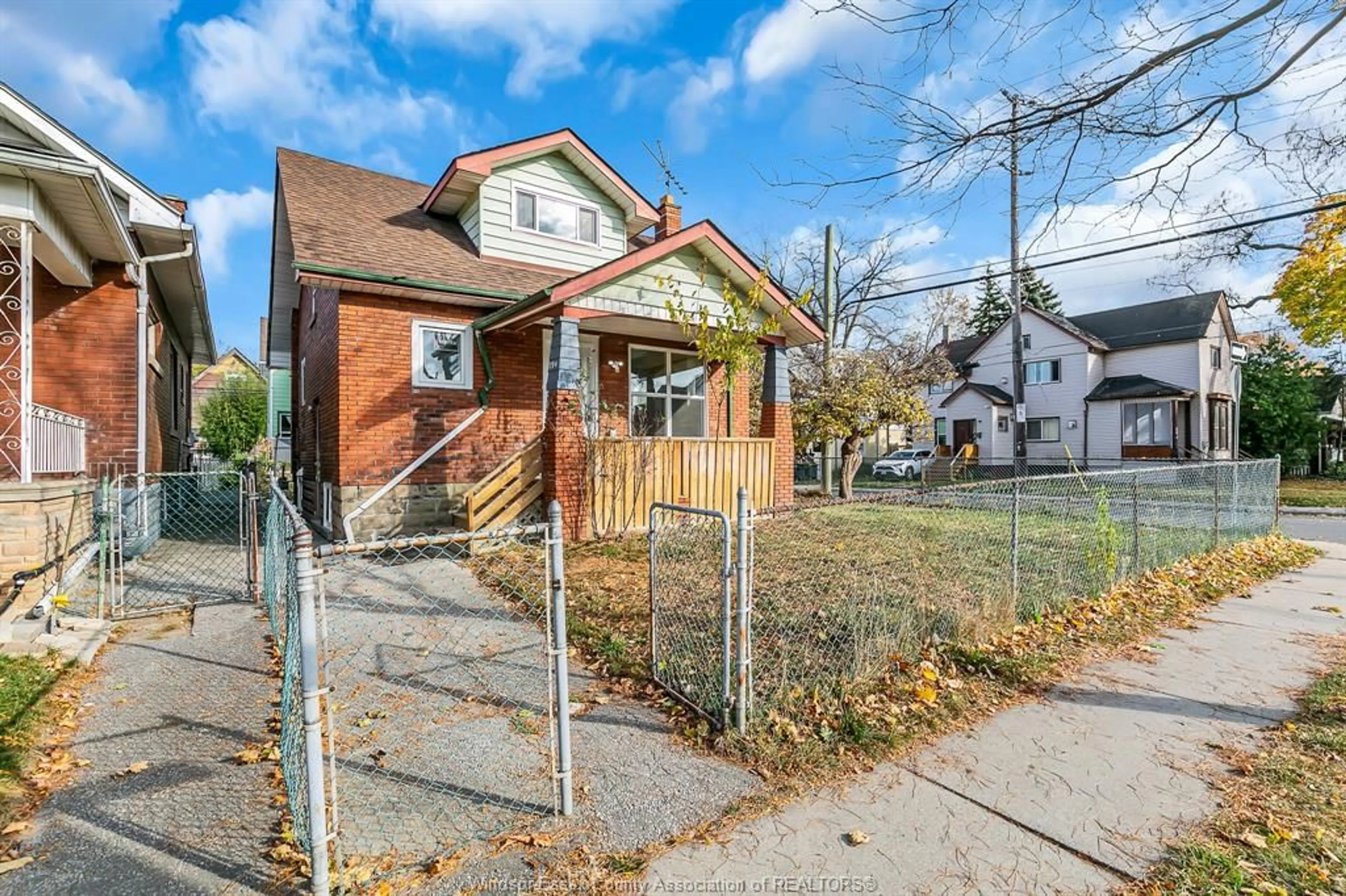 Frontside or backside of a home, the street view for 794 JANETTE Ave, Windsor Ontario N9A 4Z7