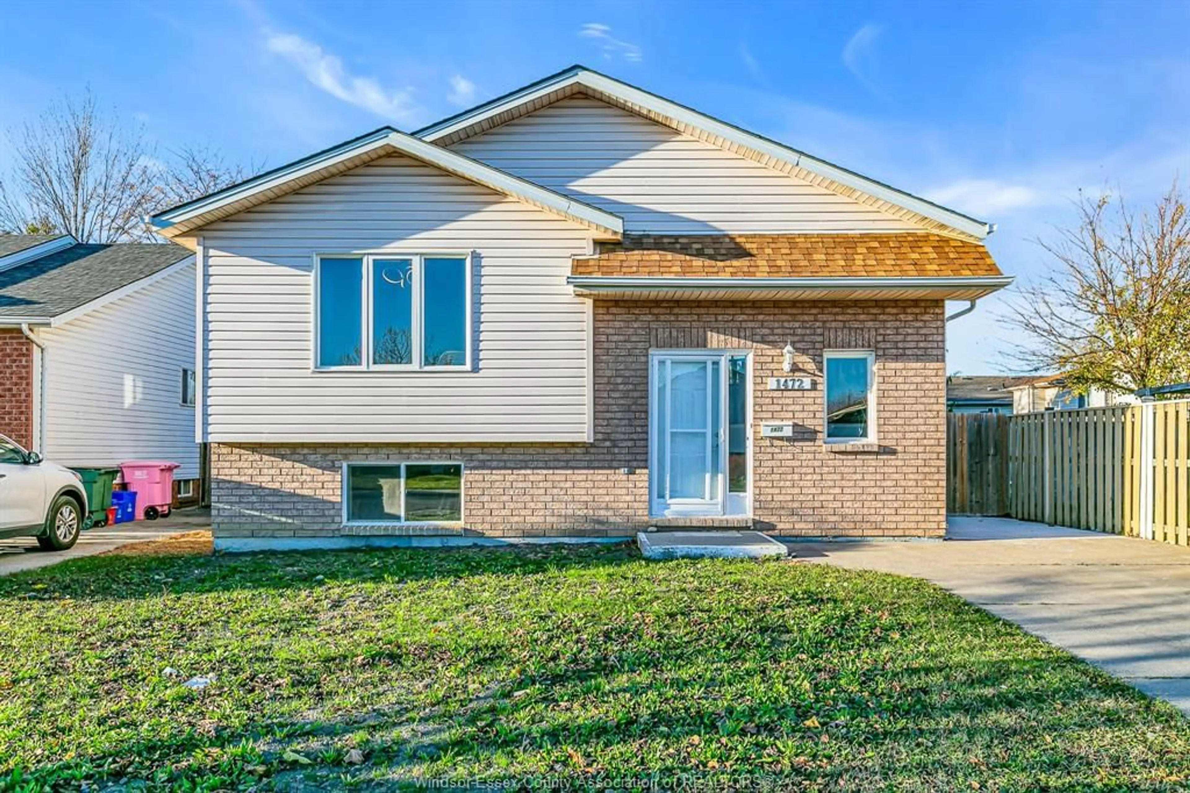 Frontside or backside of a home, cottage for 1472 FOSTER Ave, Windsor Ontario N8W 5P8