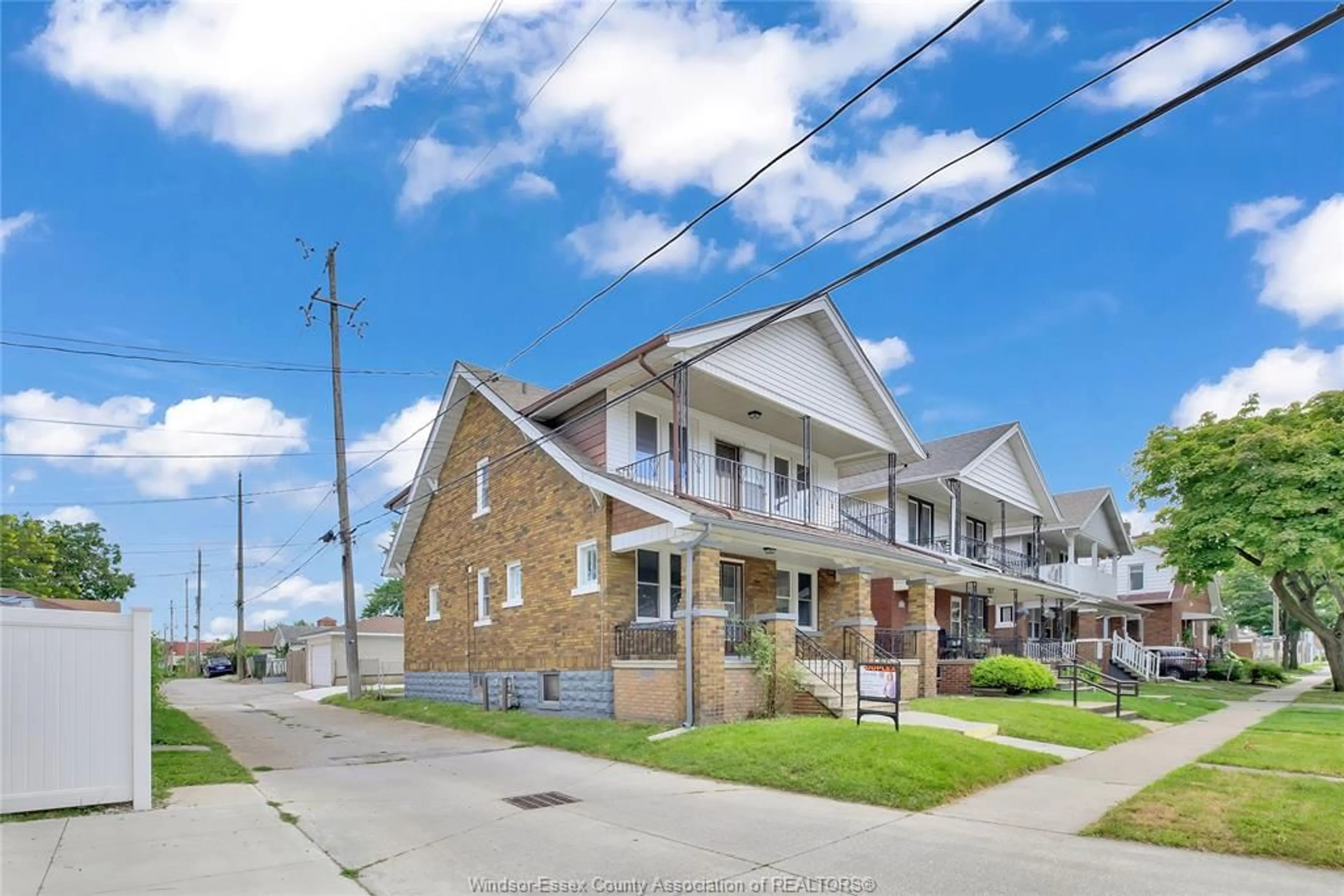 A pic from exterior of the house or condo, the street view for 747-749 NIAGARA St, Windsor Ontario N9A 3T5