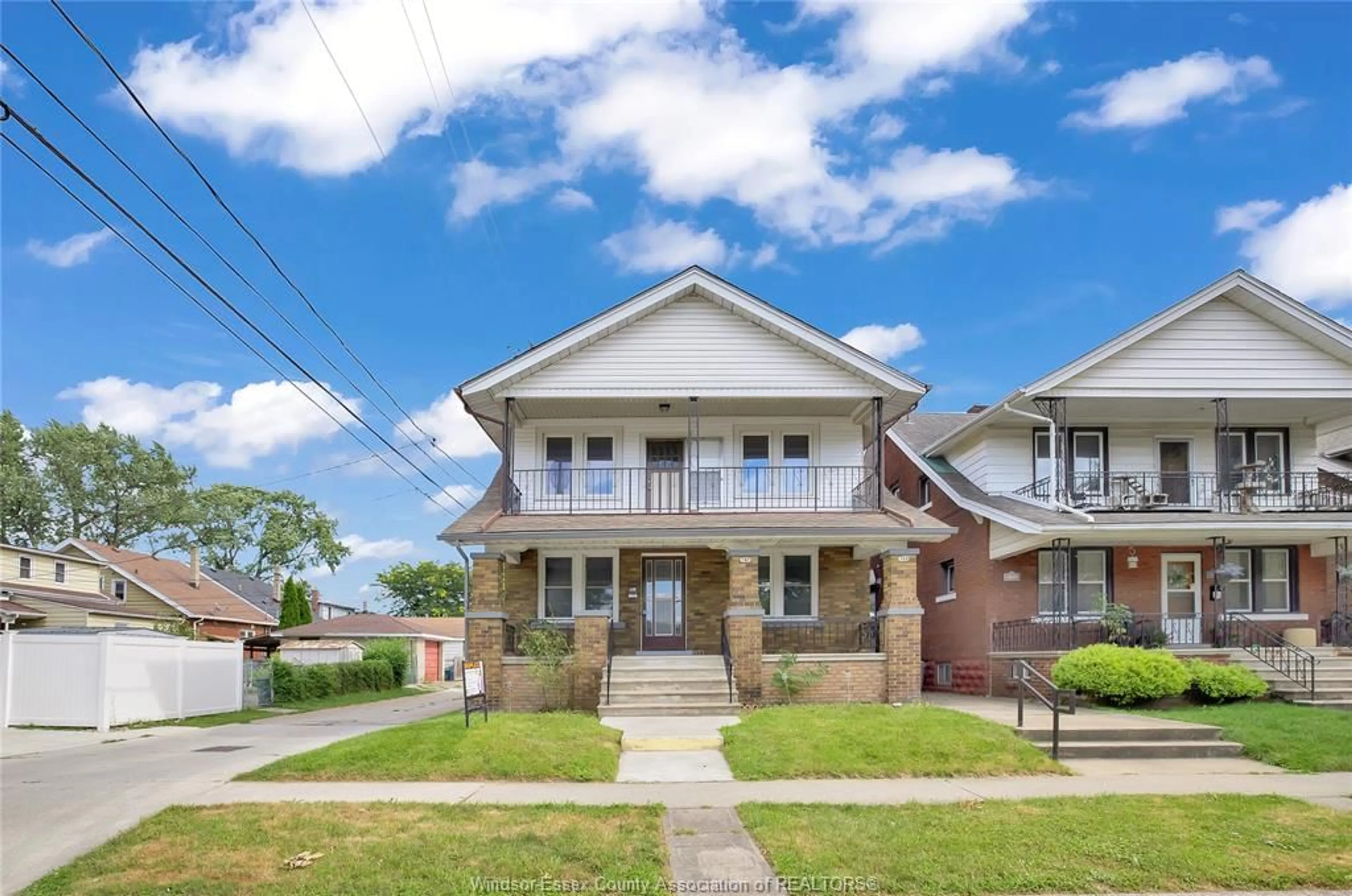 Frontside or backside of a home, the street view for 747-749 NIAGARA St, Windsor Ontario N9A 3T5