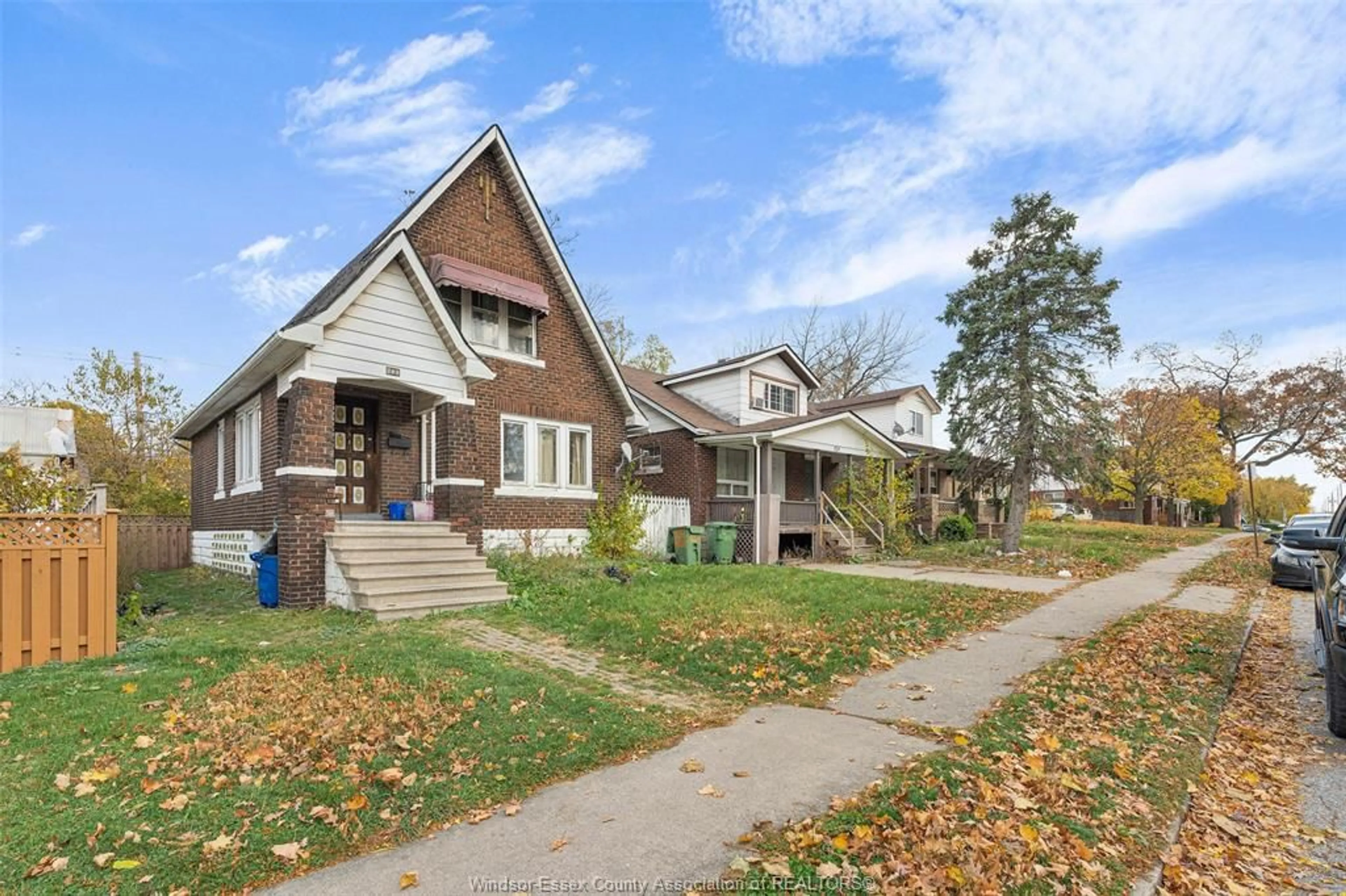 Frontside or backside of a home, cottage for 916 FELIX Ave, Windsor Ontario N9C 3L3