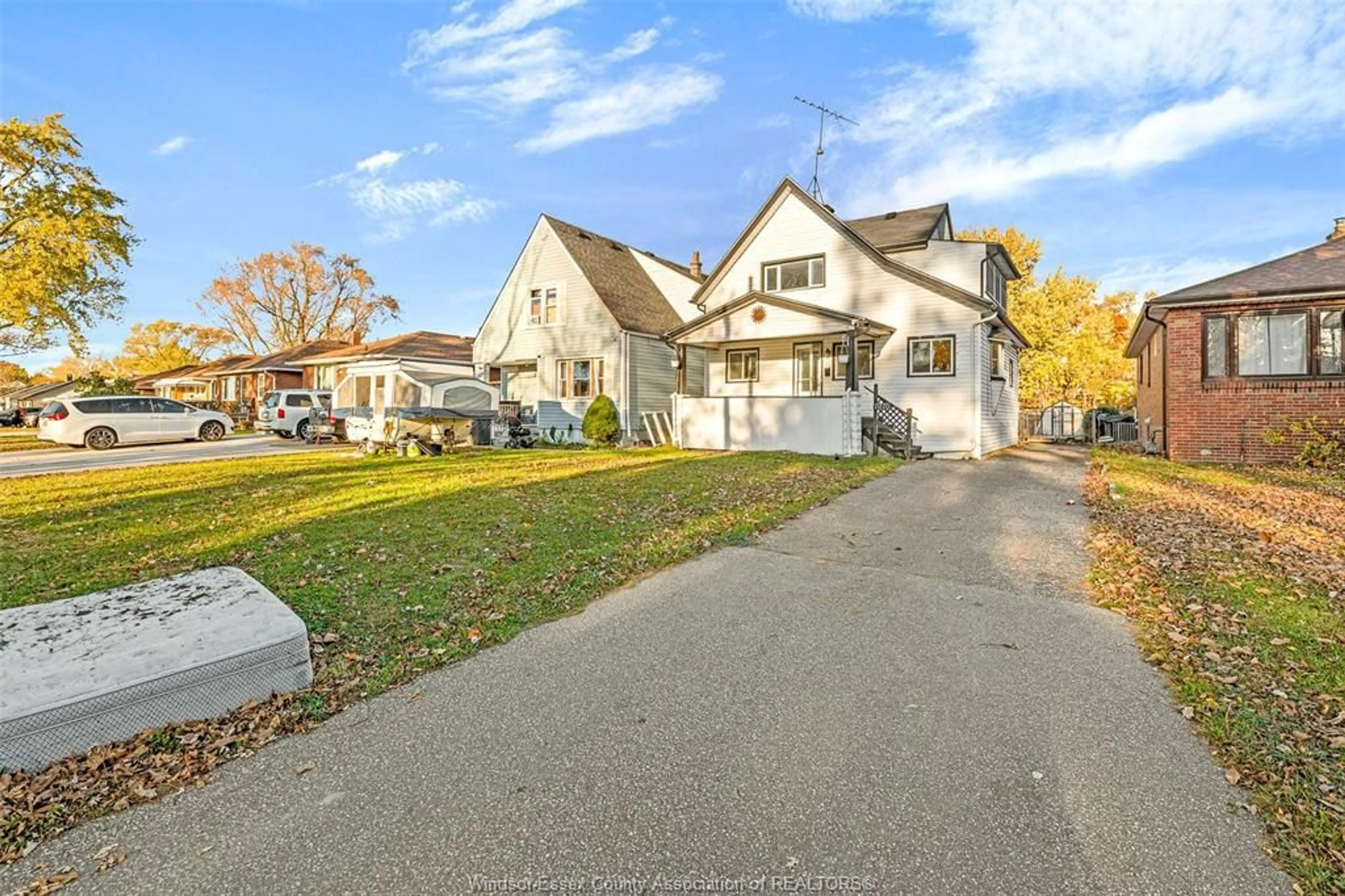 Frontside or backside of a home, the street view for 1976 BERNARD, Windsor Ontario N8W 4R5