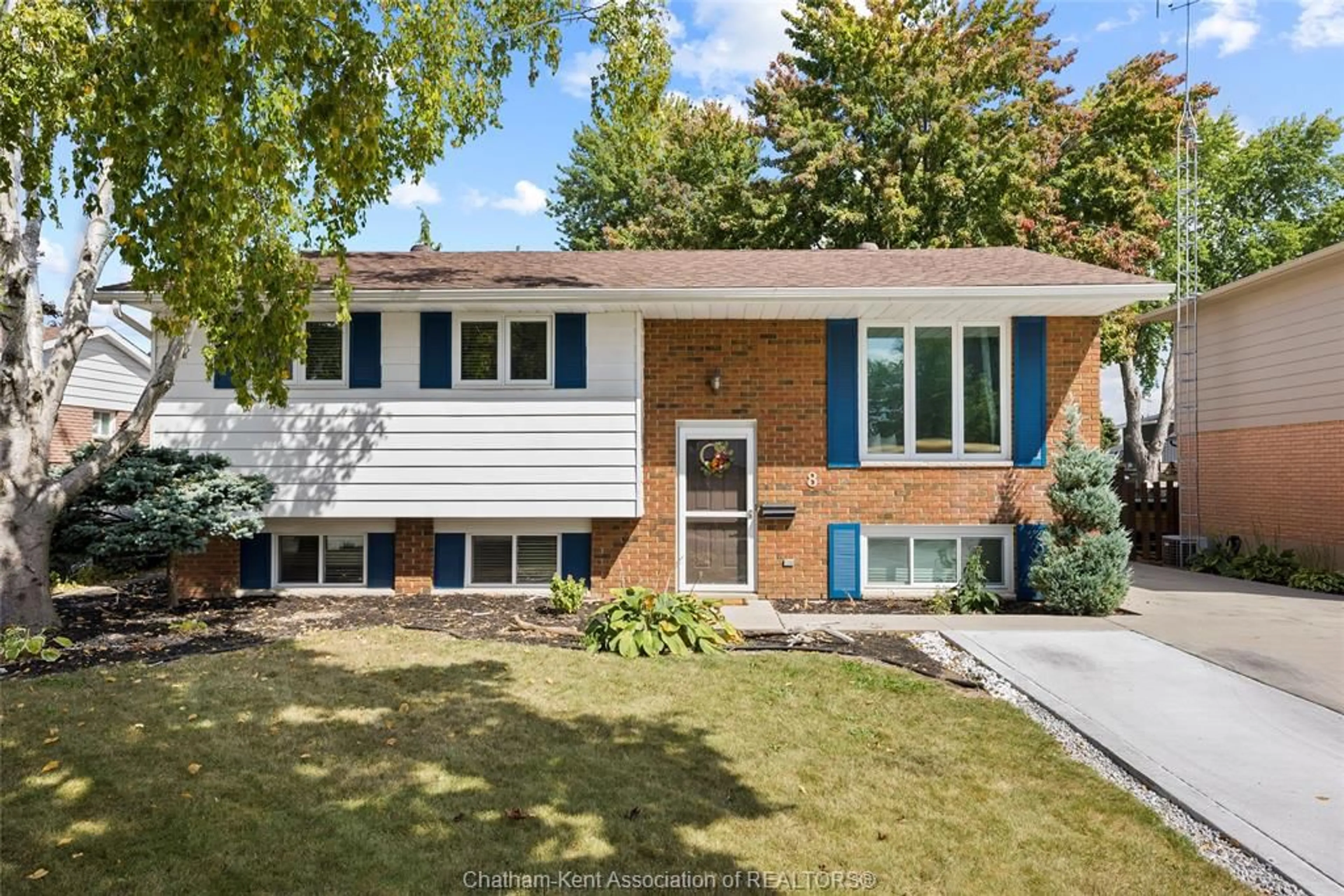 Home with brick exterior material for 8 Tasan Cres, Chatham Ontario N7L4V4