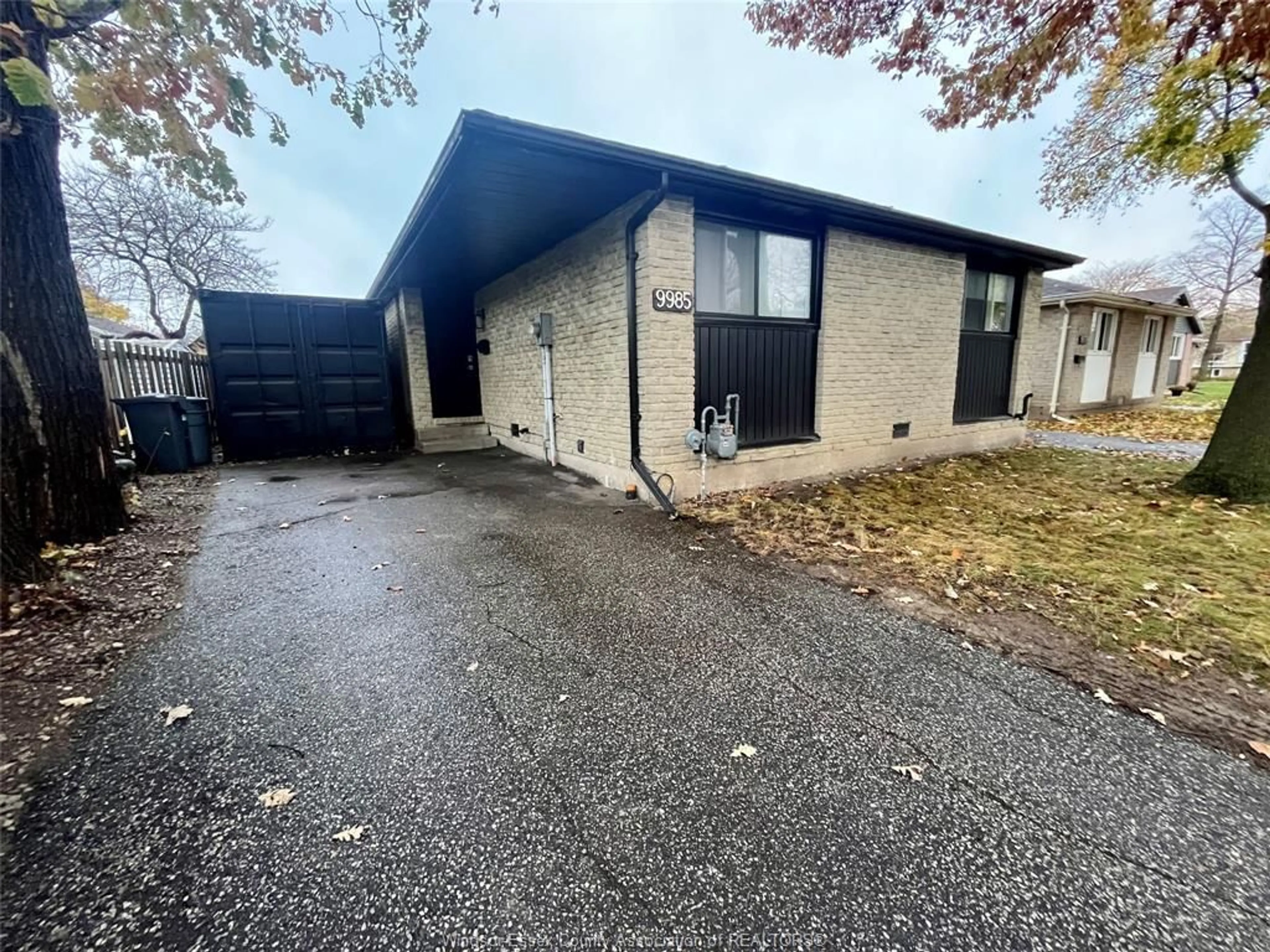 Frontside or backside of a home, the front or back of building for 9985 Forest Glade Crt, Windsor Ontario N8R 2B9