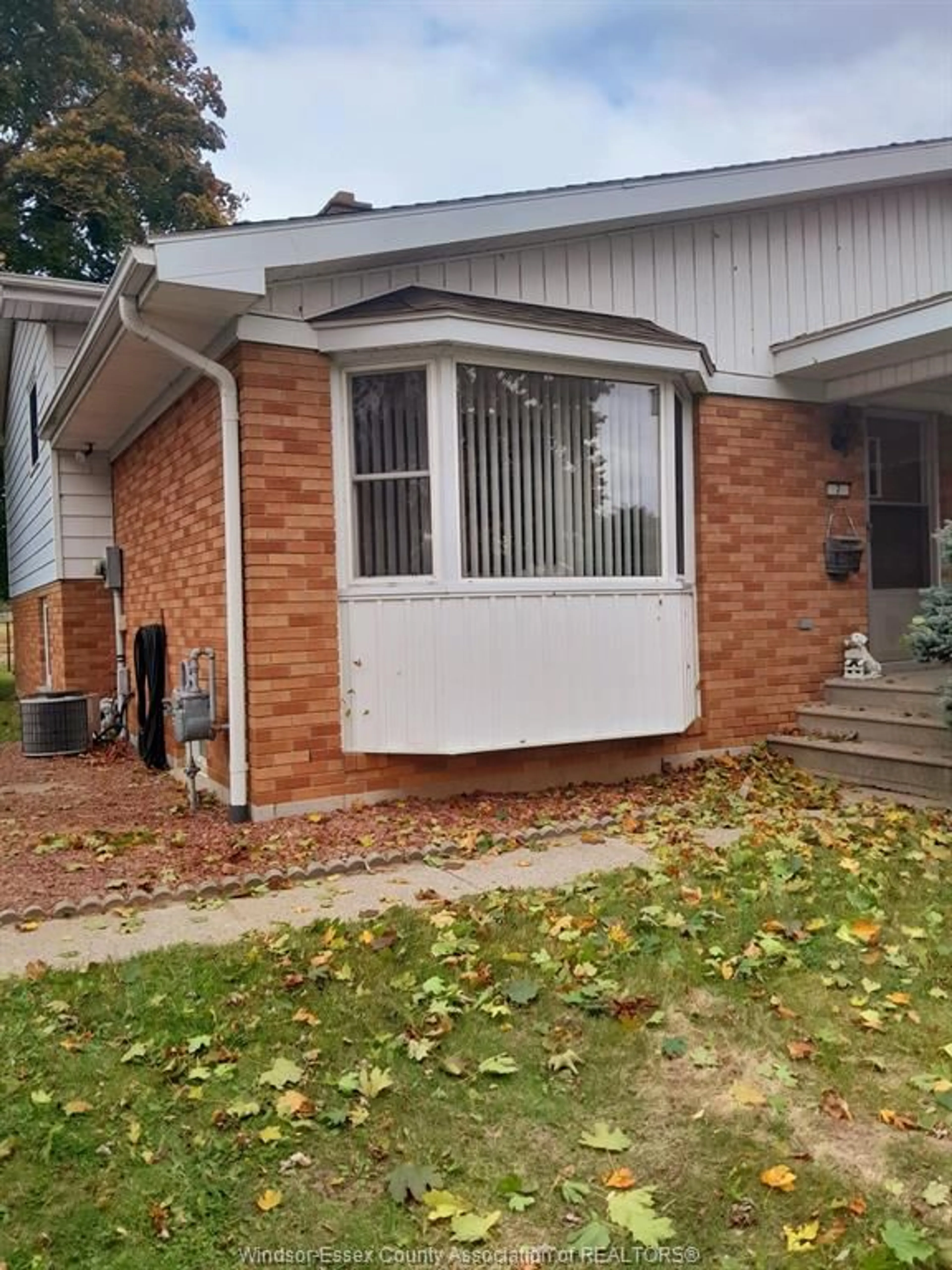 Frontside or backside of a home, the front or back of building for 7 Lutsch, Leamington Ontario N8H 4K3