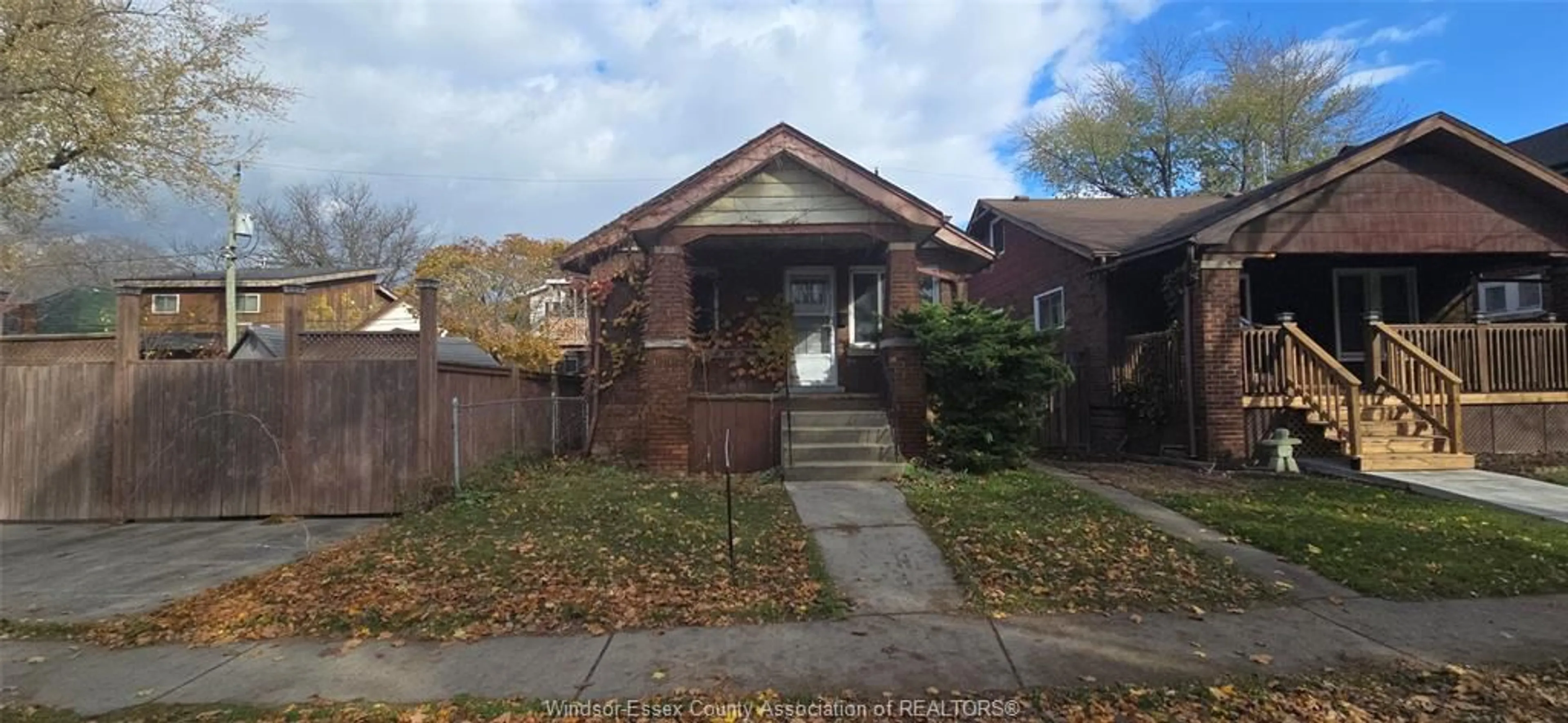 Frontside or backside of a home, the street view for 1568 YORK St, Windsor Ontario N8X 1W4