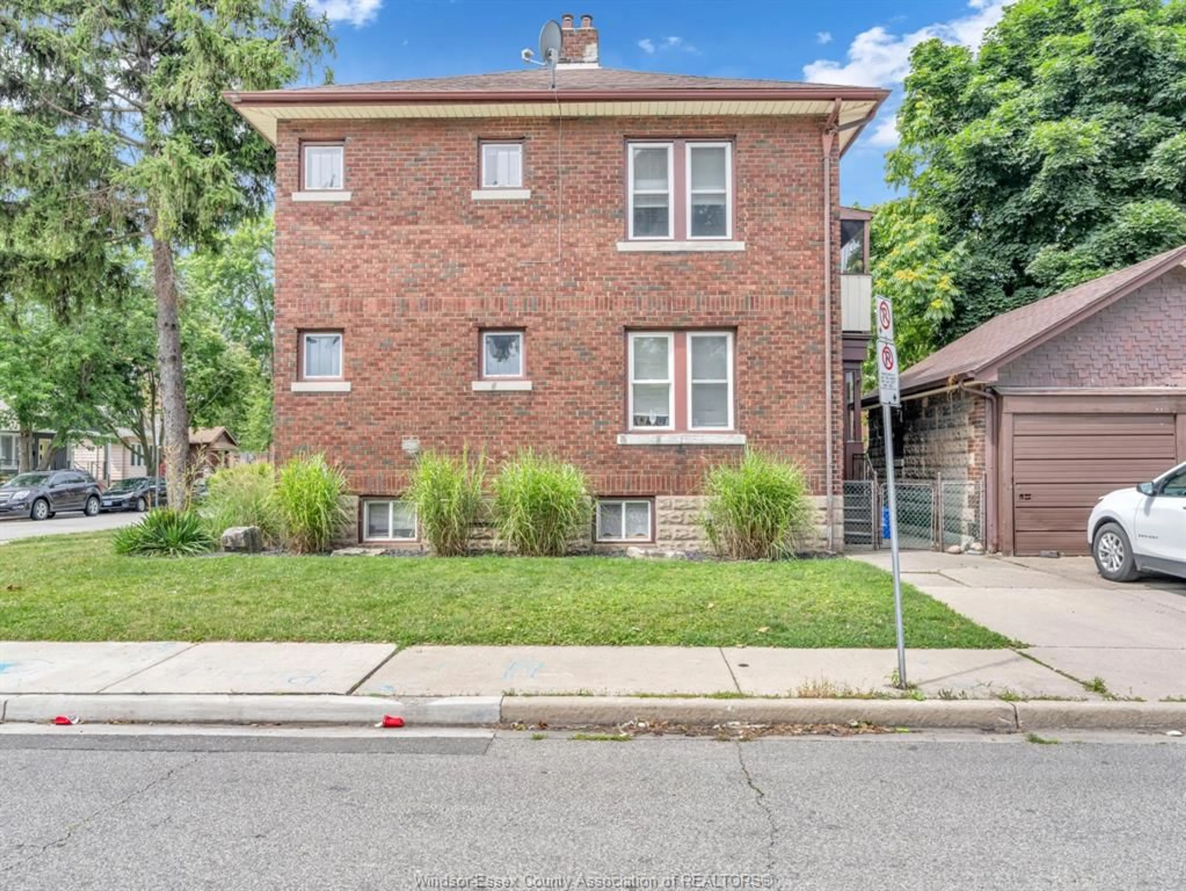 A pic from exterior of the house or condo, the street view for 92-94 HANNA St, Windsor Ontario N8X 2M9