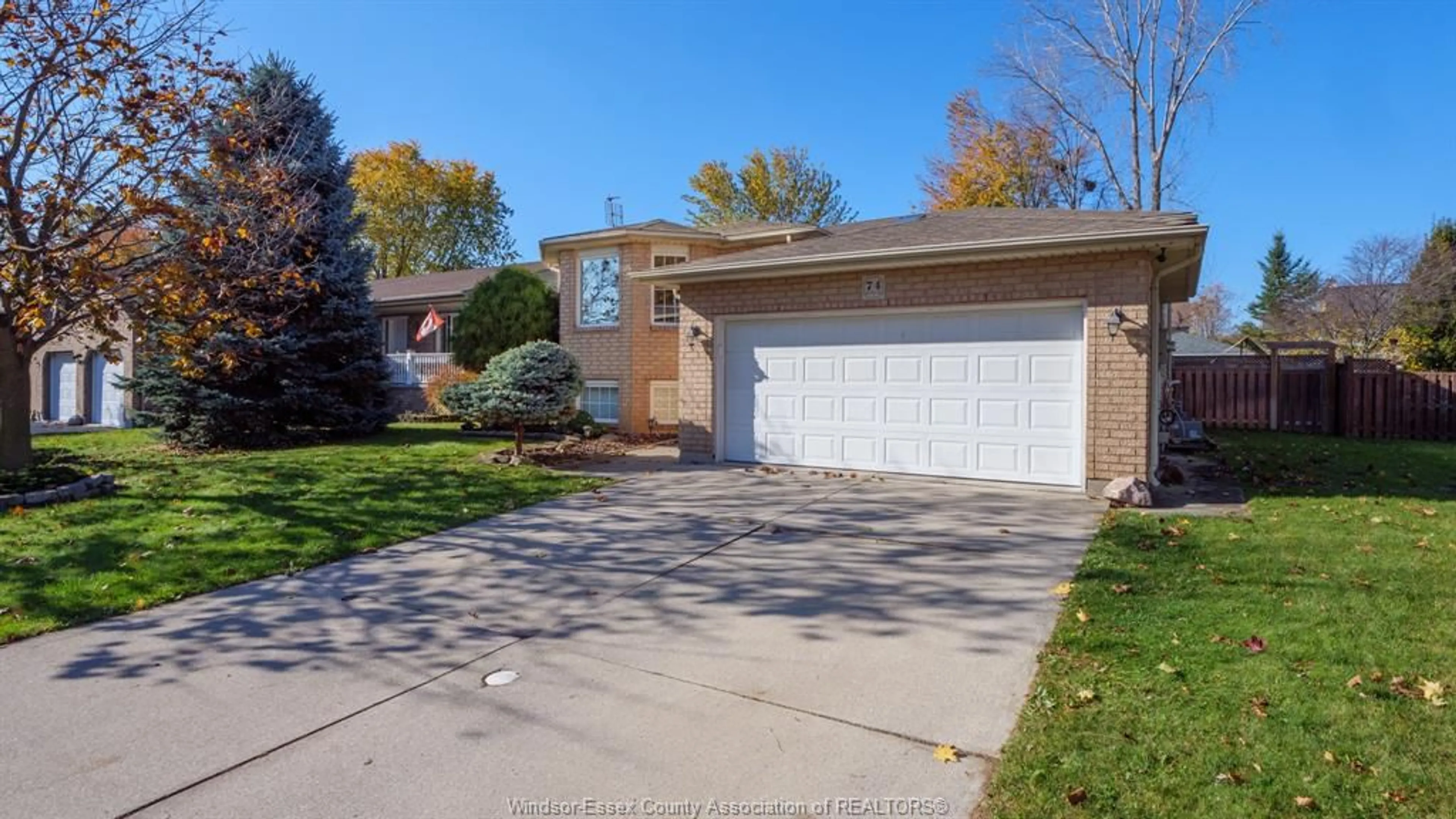 Frontside or backside of a home, the street view for 74 WALKER Dr, Kingsville Ontario N9Y 3Z6