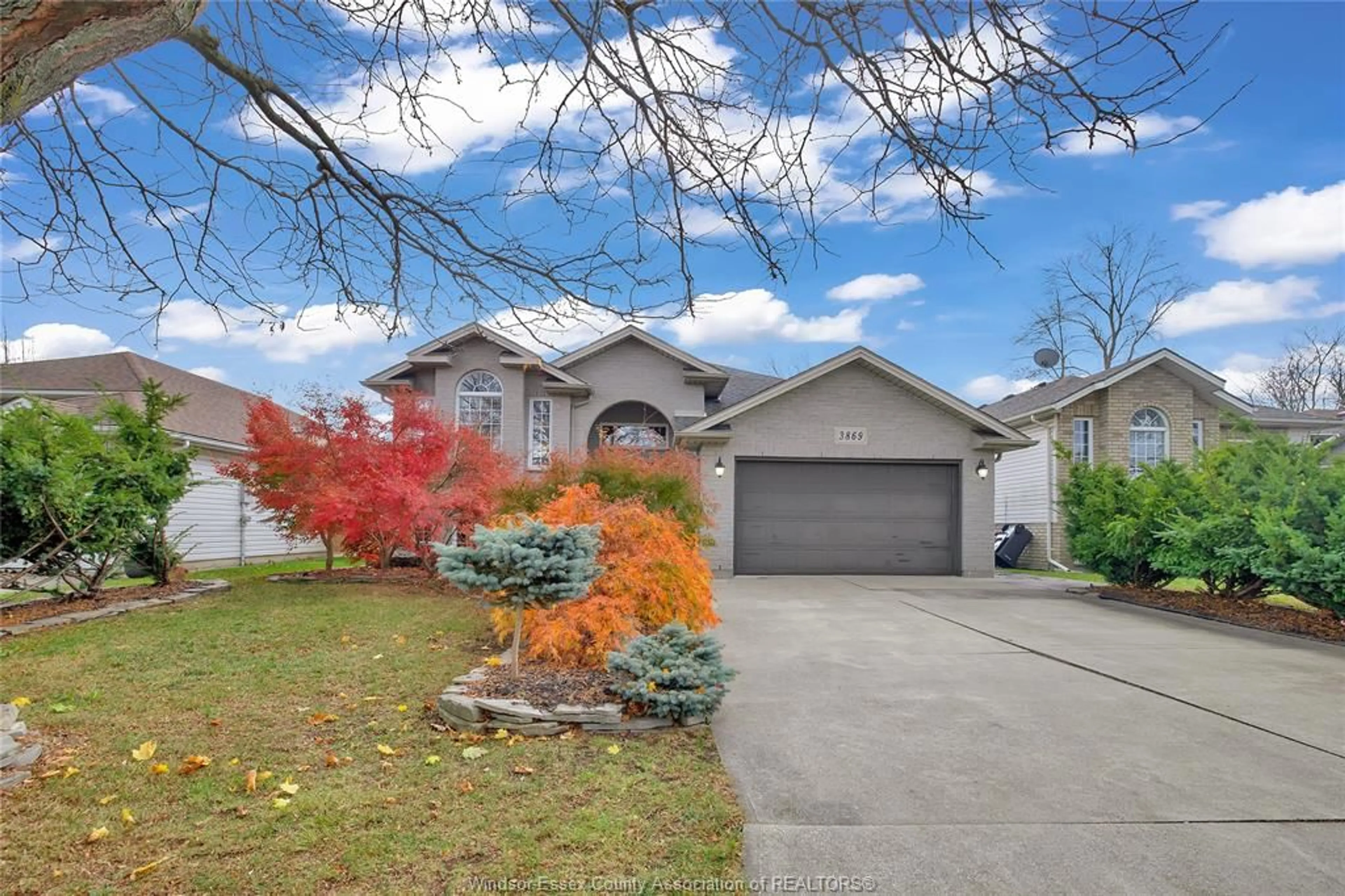 Frontside or backside of a home, the street view for 3869 MAGUIRE, Windsor Ontario N9G 1E4