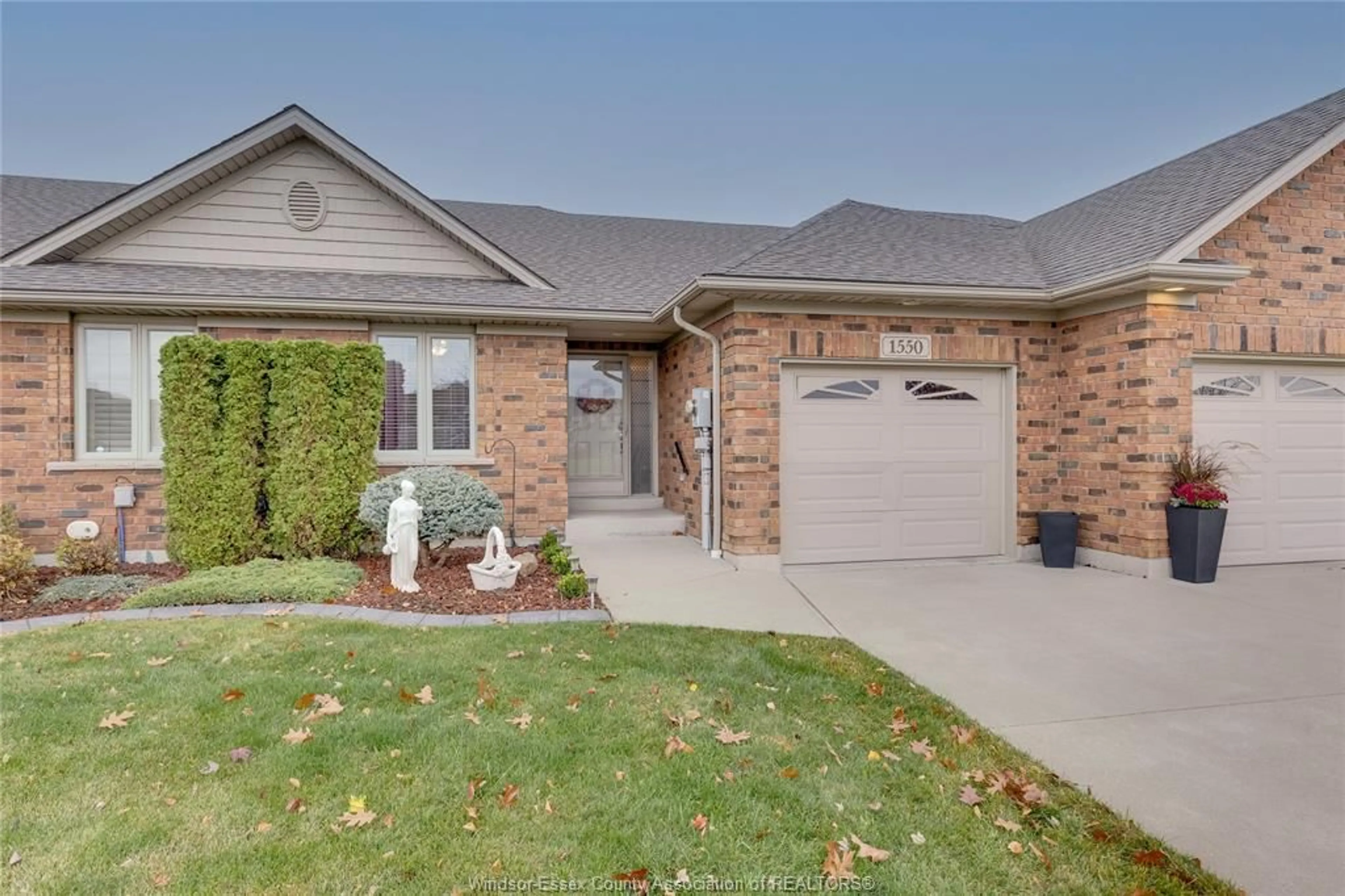 Home with brick exterior material for 1550 D'AMORE Dr, LaSalle Ontario N9H 0A5