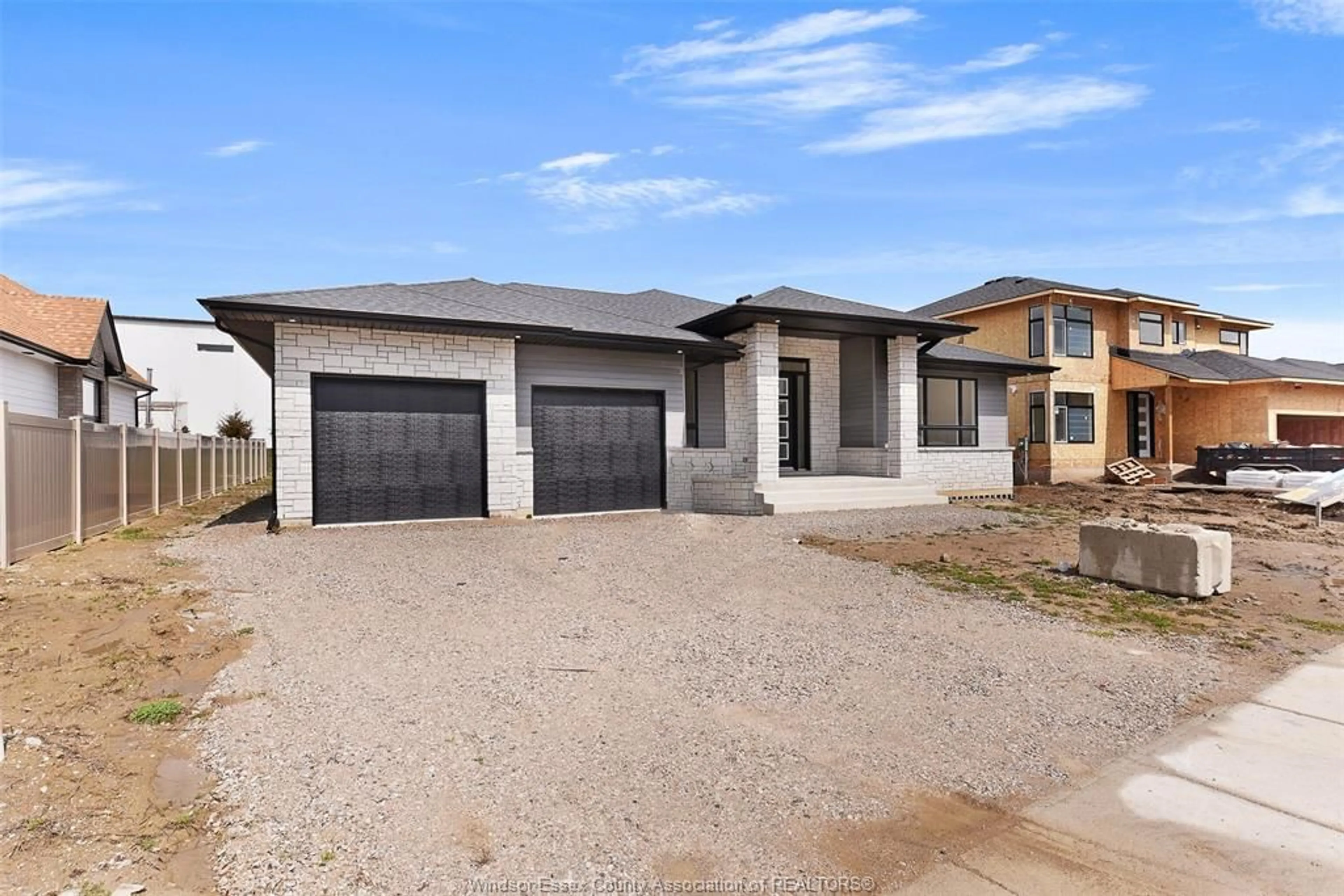 Frontside or backside of a home, the street view for 10 GREGORY Ave, Kingsville Ontario N9Y 0C7