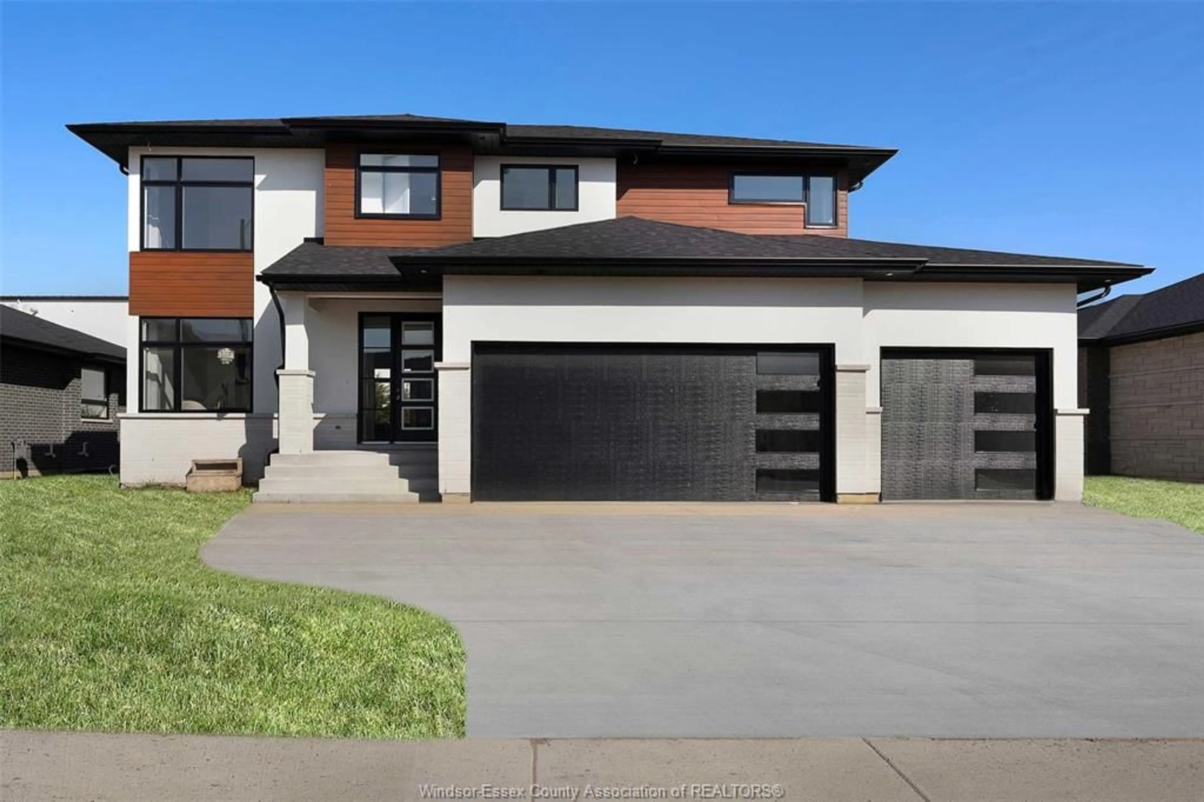 Frontside or backside of a home, the street view for 6 GREGORY Ave, Kingsville Ontario N9Y 0C7