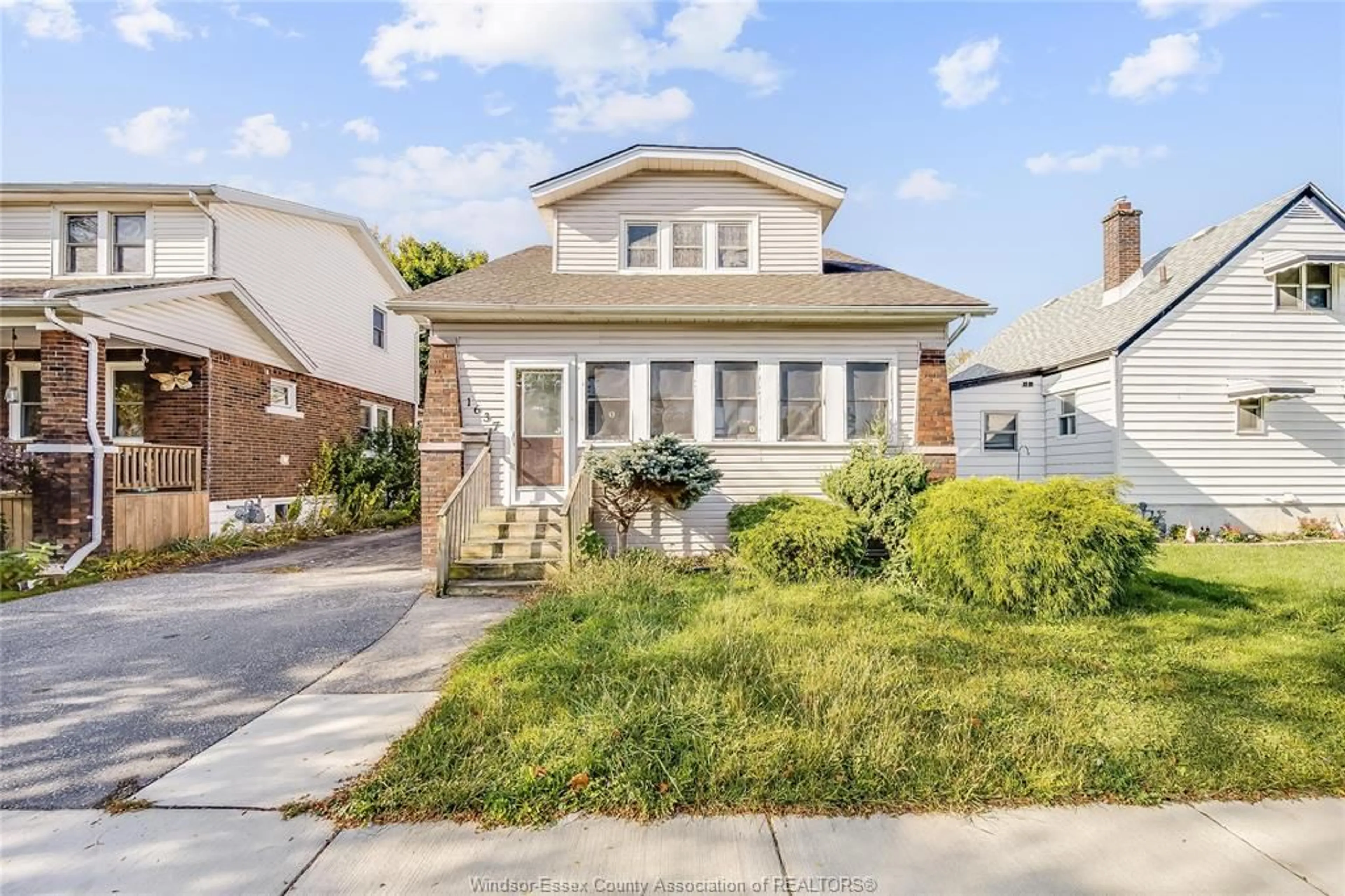 Frontside or backside of a home, the street view for 1637 FRANCOIS Rd, Windsor Ontario N8Y 4L8